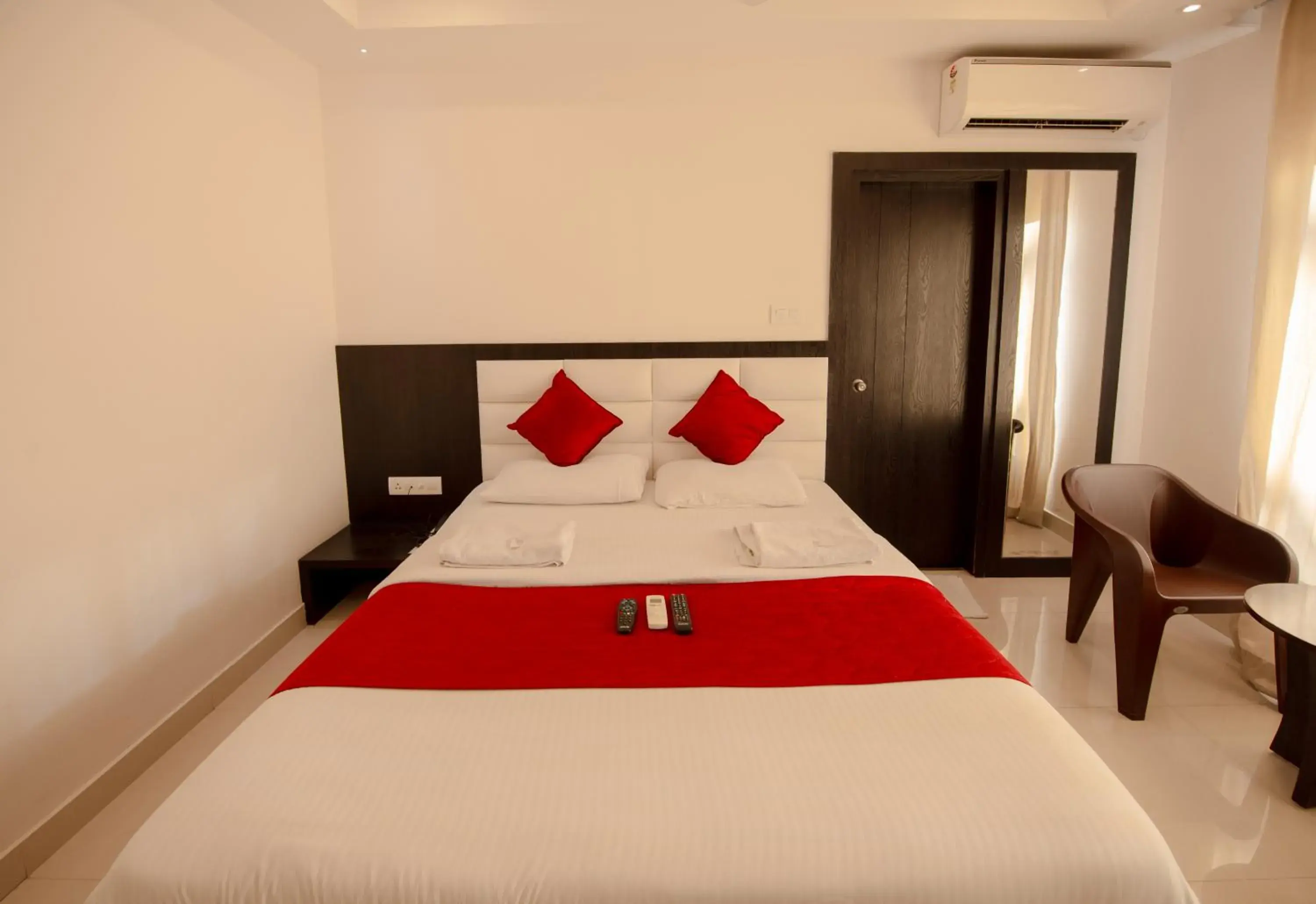 Deluxe Double Room in Hotel Horizon Hues Deluxe Double Room in Hotel Horizon Hues