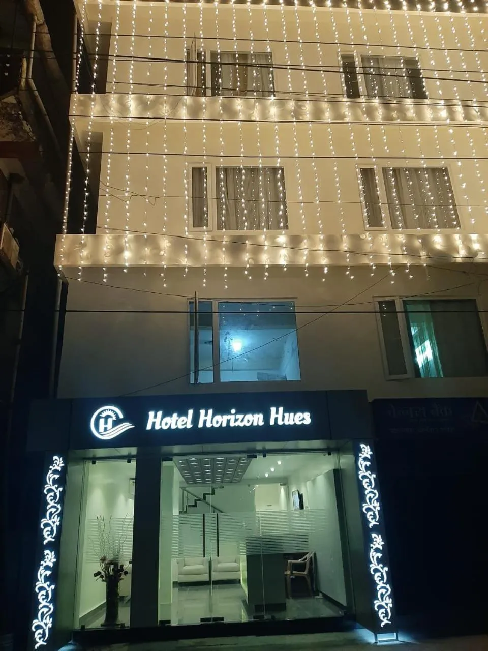 Property building in Hotel Horizon Hues