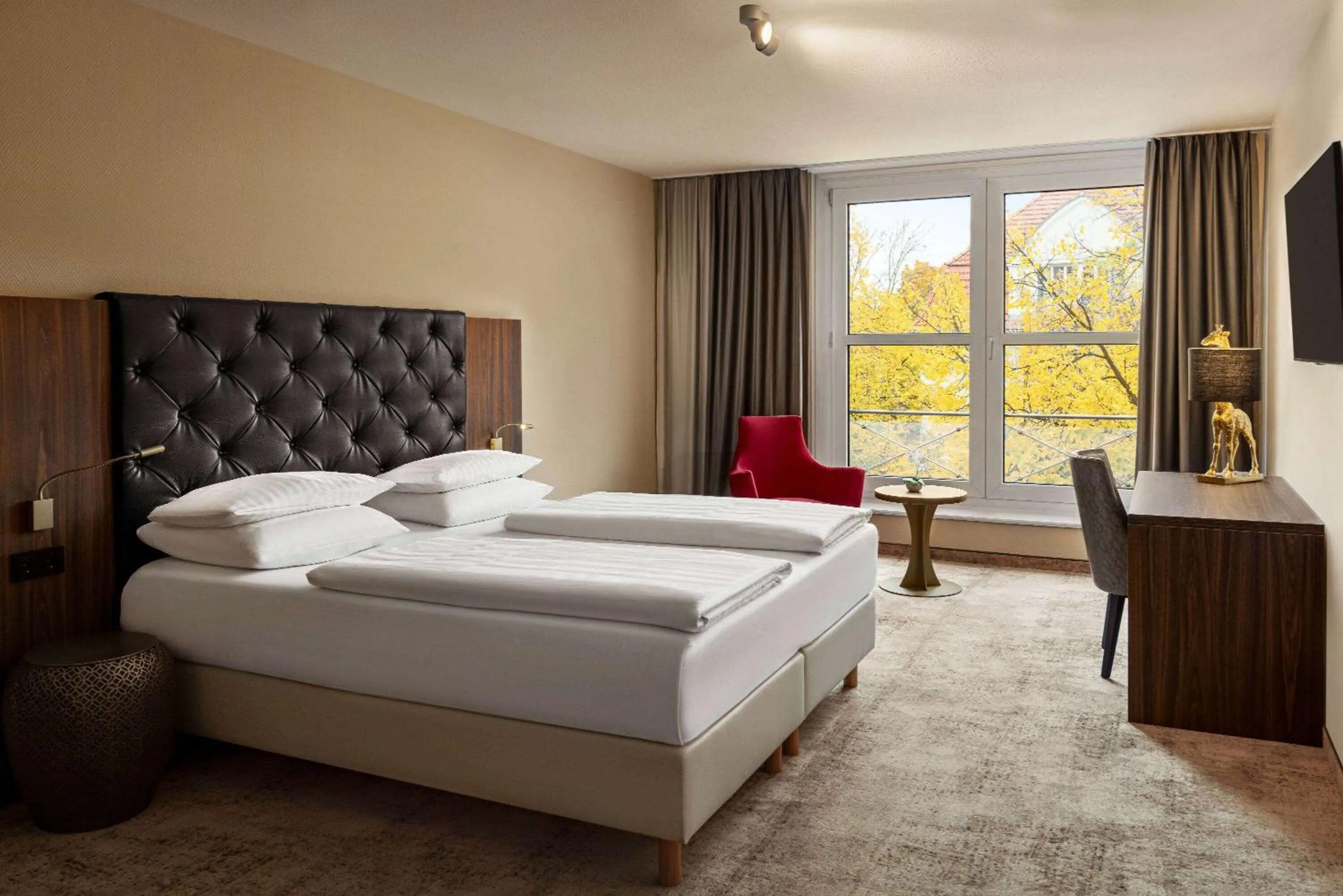 Bed in Amedia Hotel & Suites Leipzig, Trademark Collection by Wyndham