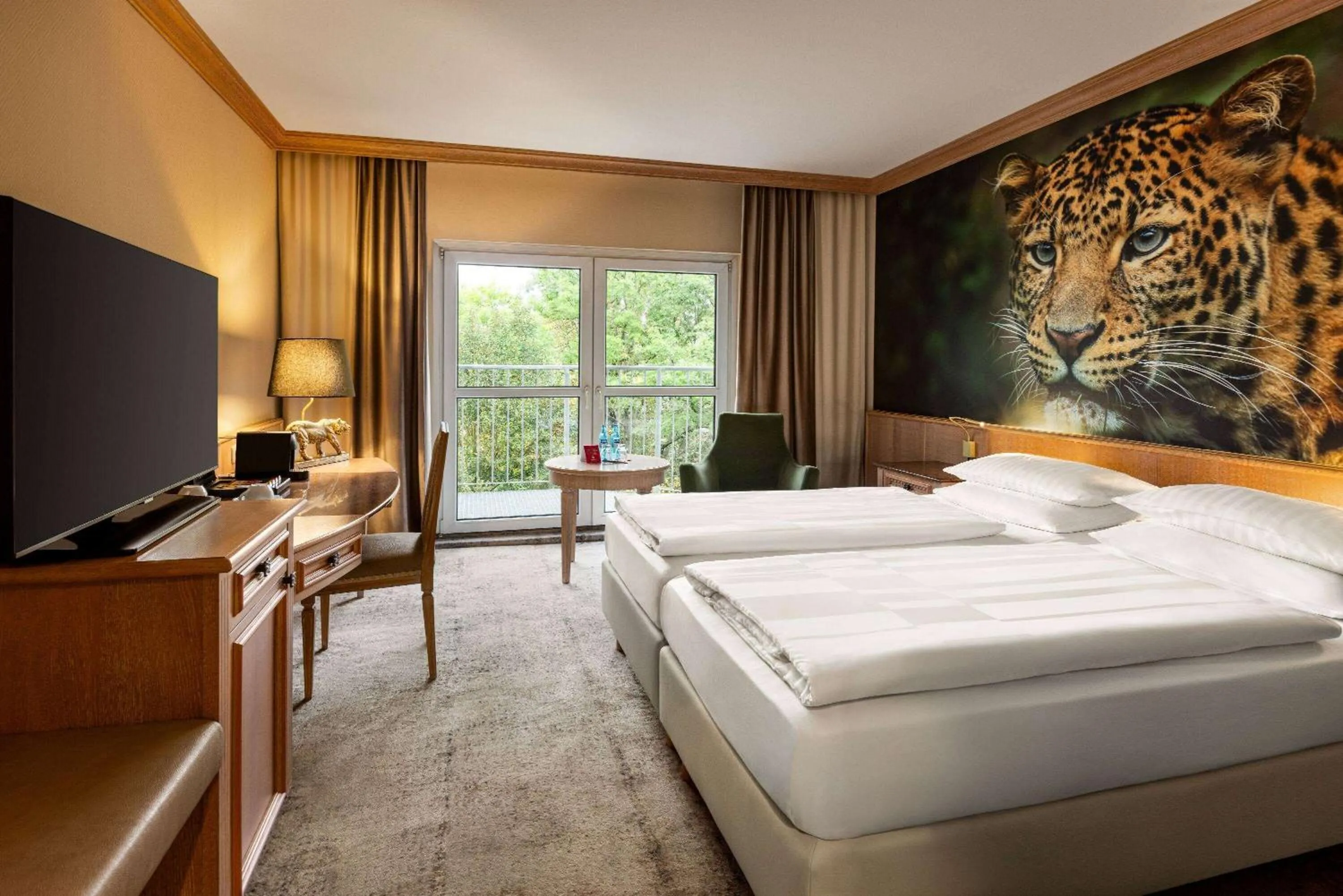 Photo of the whole room, Bed in Amedia Hotel & Suites Leipzig, Trademark Collection by Wyndham
