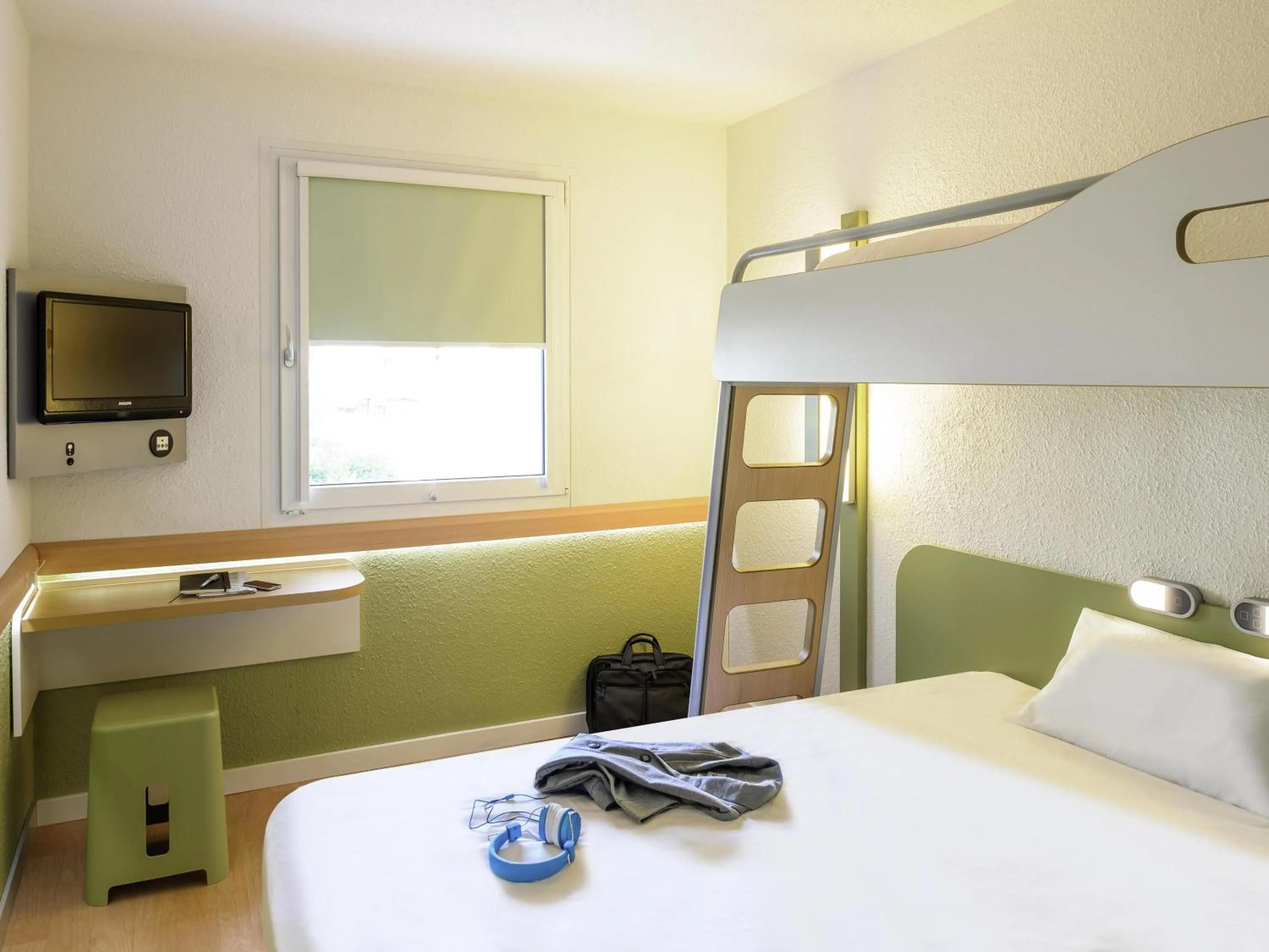 Bedroom, Bed in ibis budget Duisburg City am Innenhafen