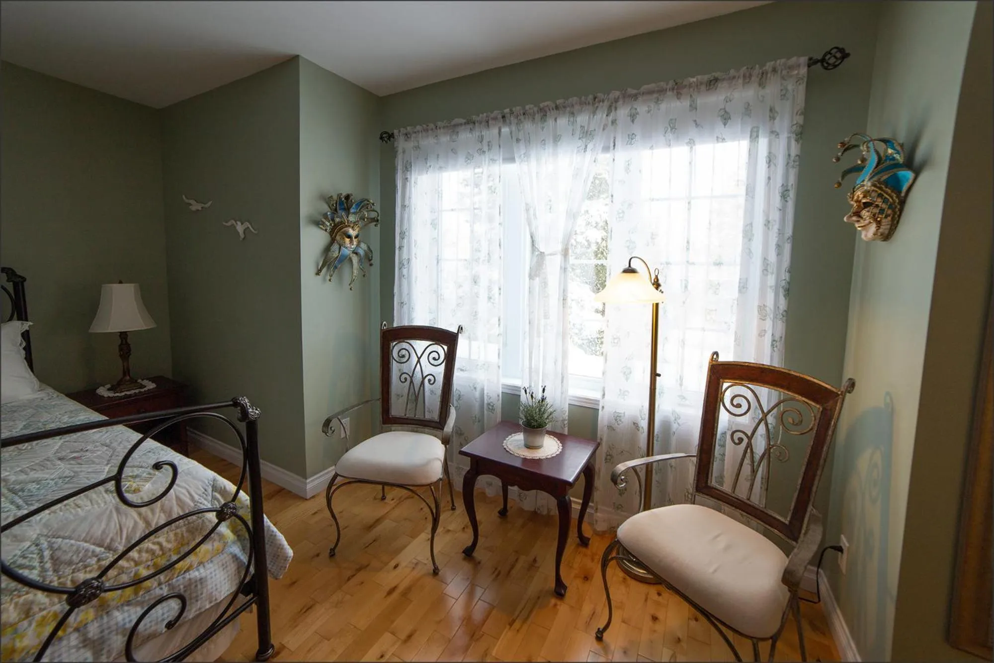 Photo of the whole room, Bed in Au coeur de Saint-Sauveur