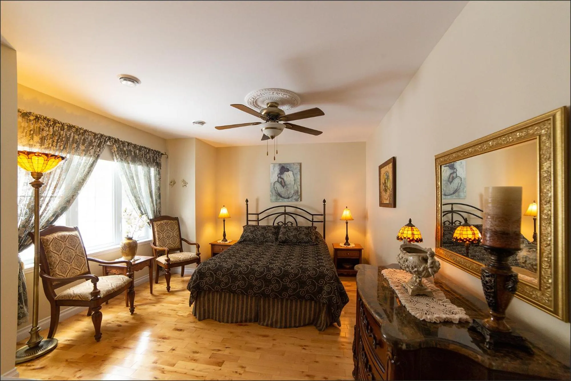 Photo of the whole room, Bed in Au coeur de Saint-Sauveur