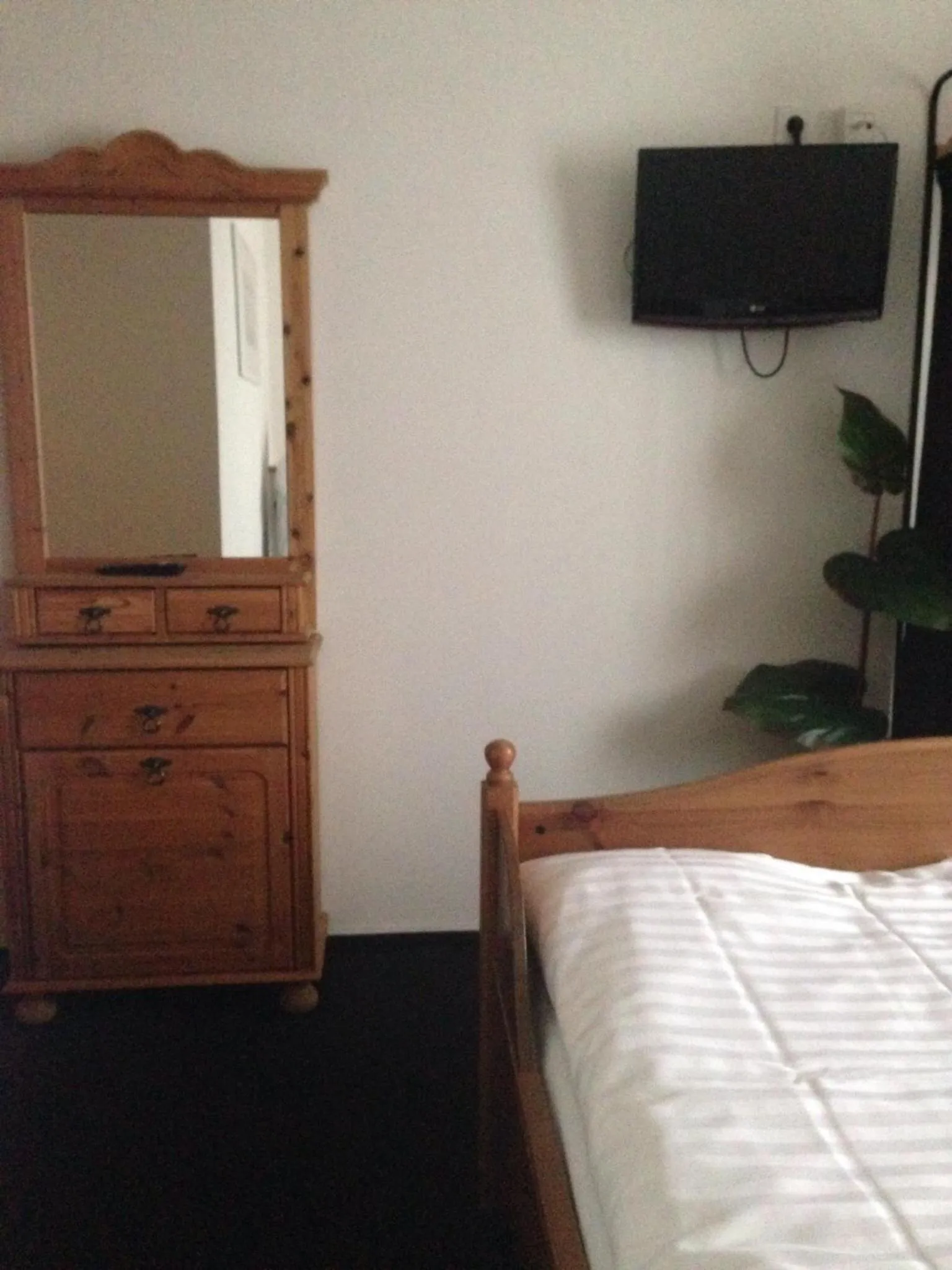 Photo of the whole room, Bed in Hotel zur Post Kleve