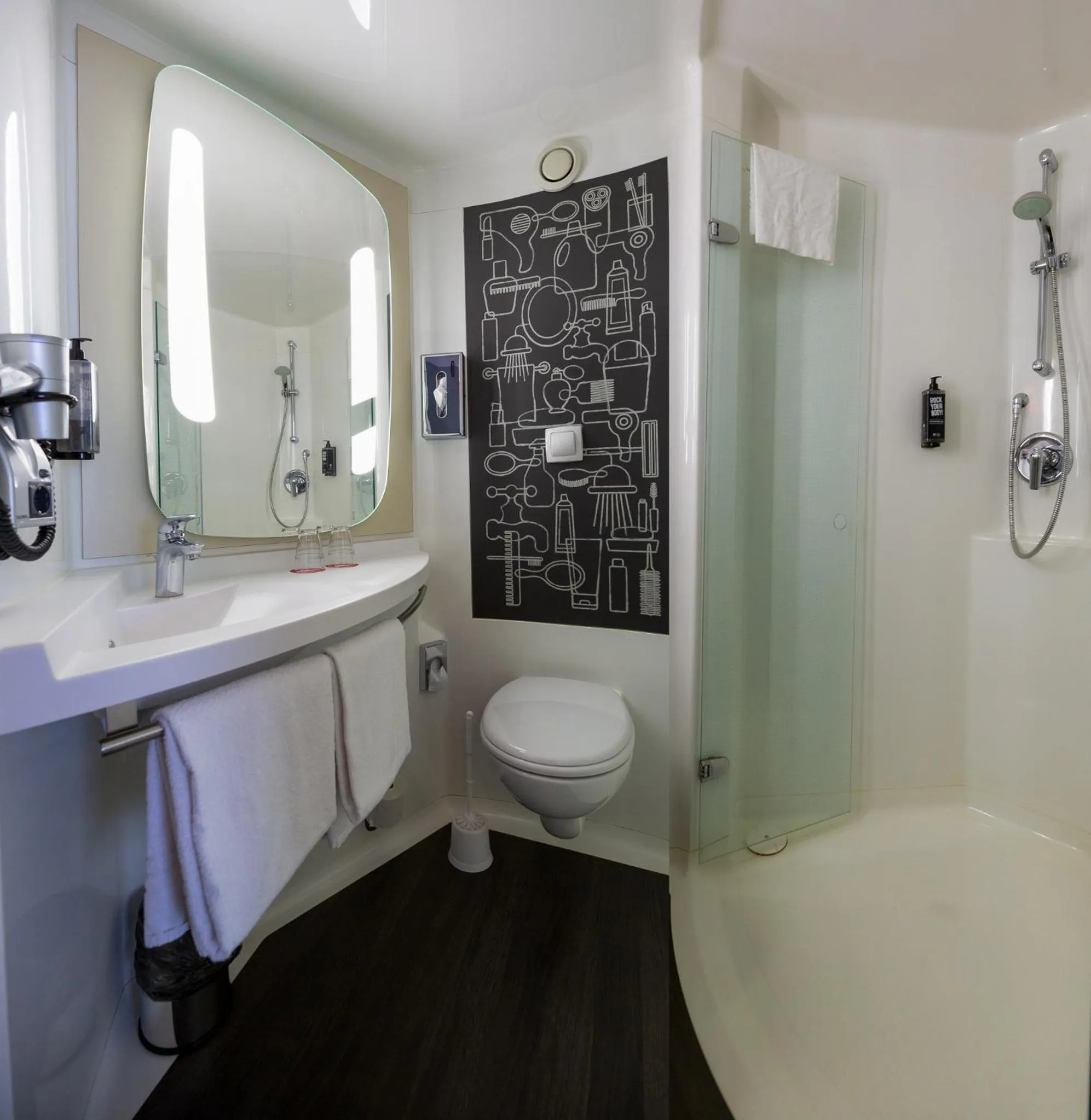 Bathroom in ibis Köln Messe