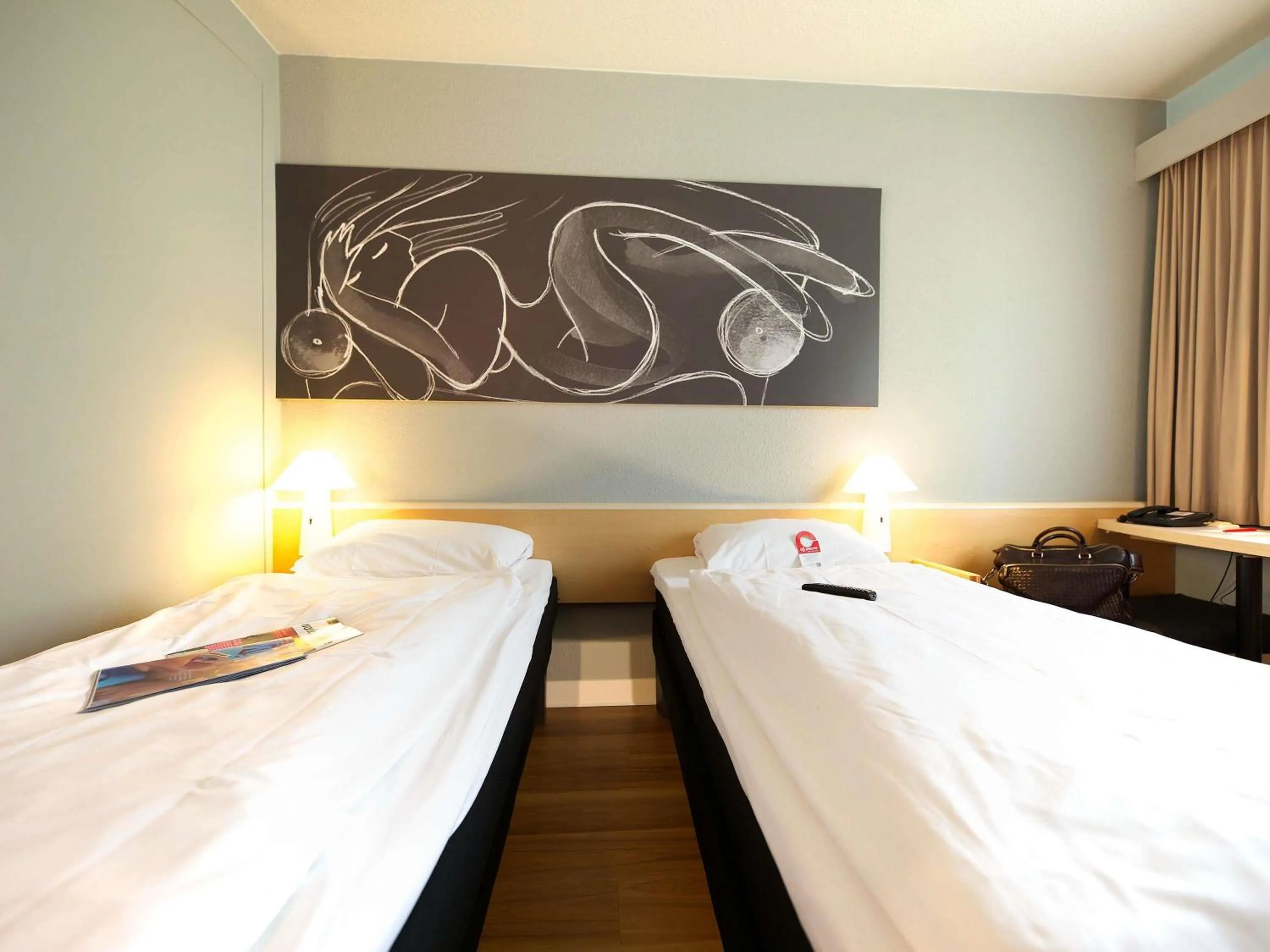 Bedroom, Bed in ibis Köln Messe