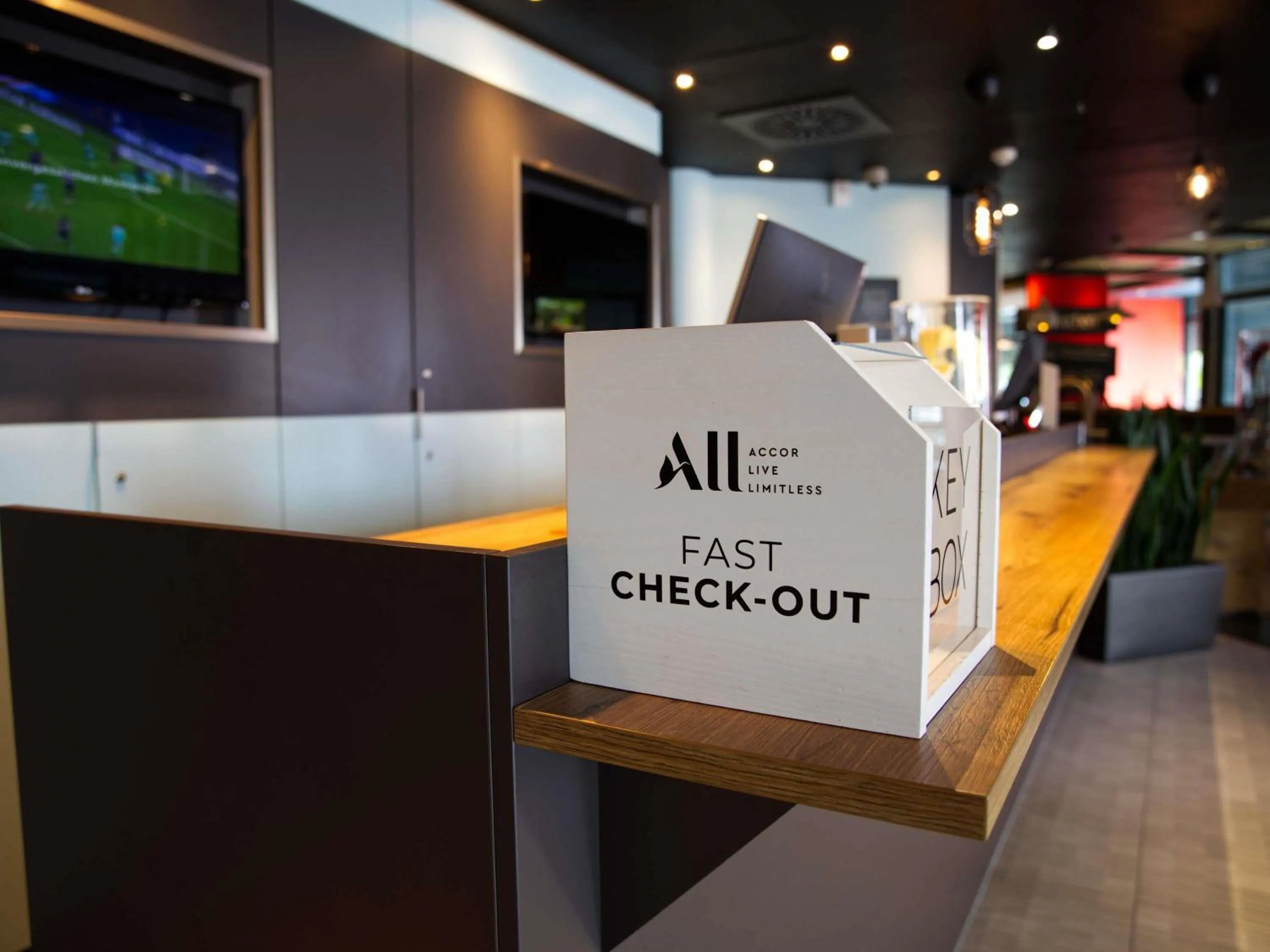 Bedroom in ibis Köln Messe