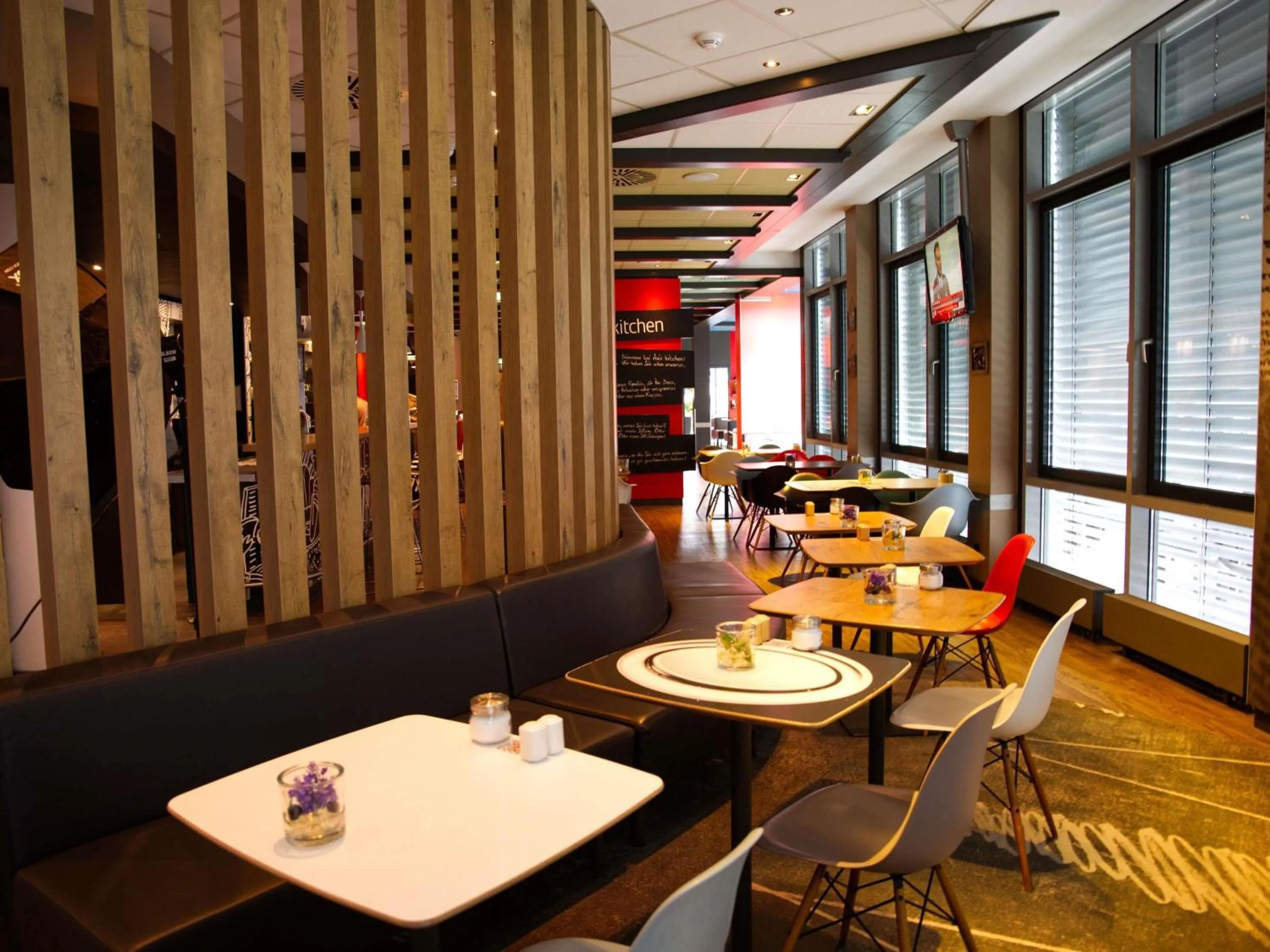 Lounge or bar in ibis Köln Messe