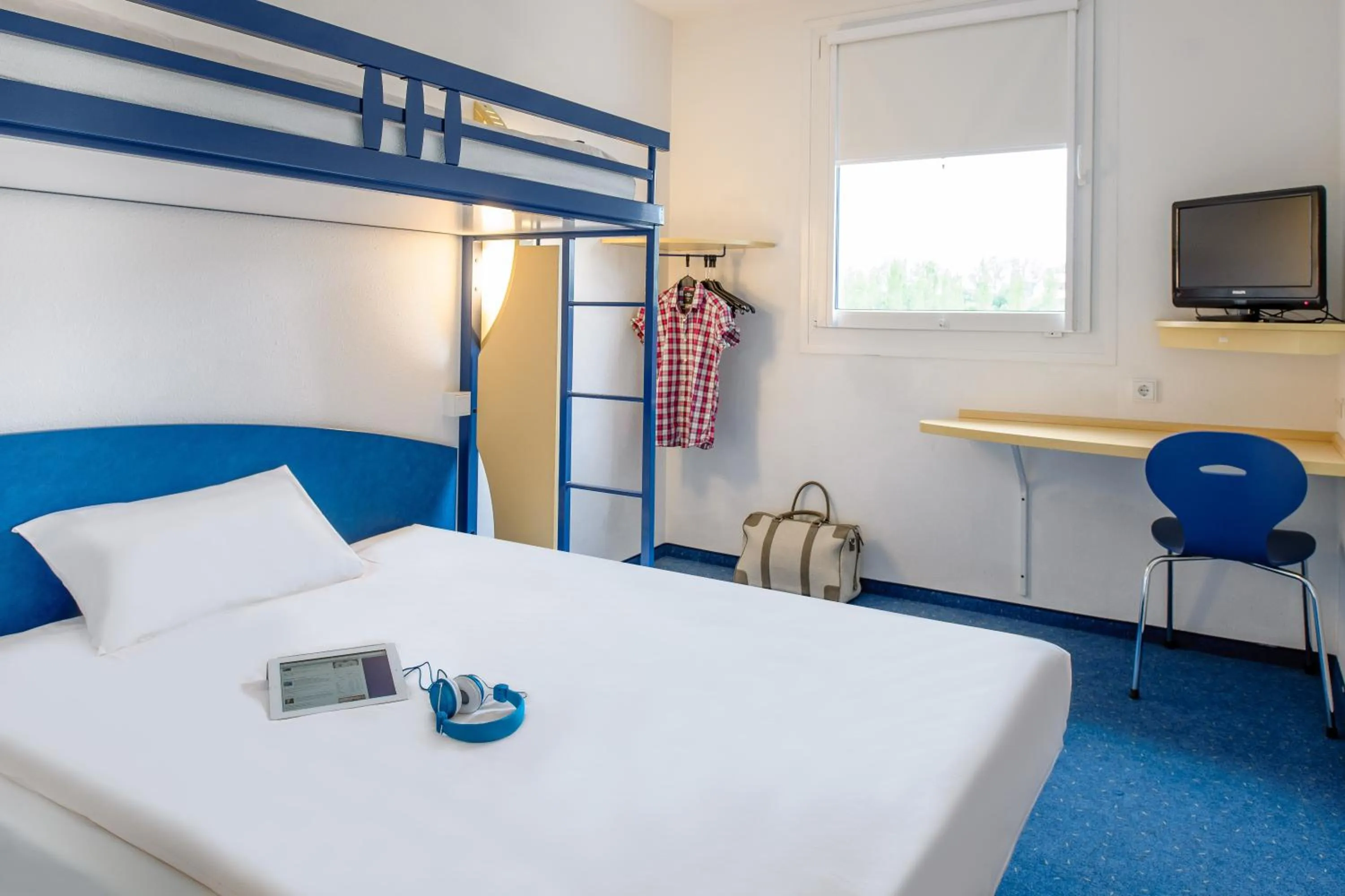 Photo of the whole room, Bed in ibis budget Krefeld Messe-Düsseldorf
