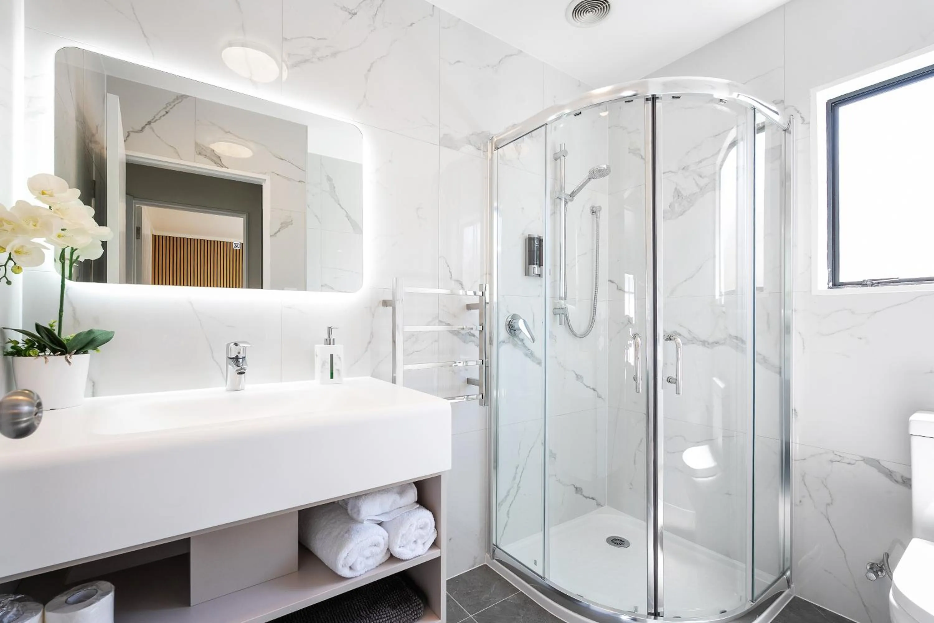 Bathroom in Summer Inn Motel - Newly Renovated