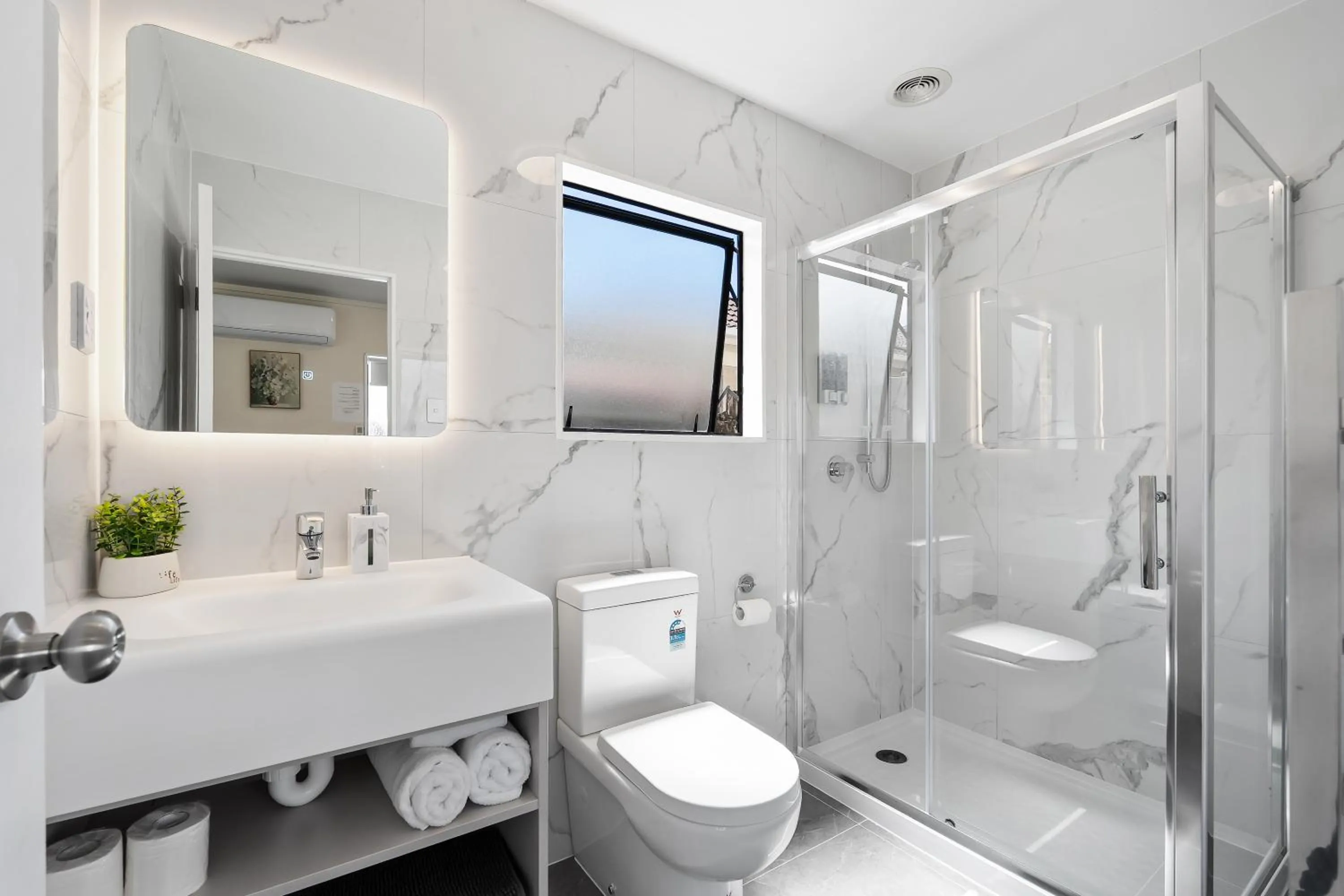 Bathroom in Summer Inn Motel - Newly Renovated