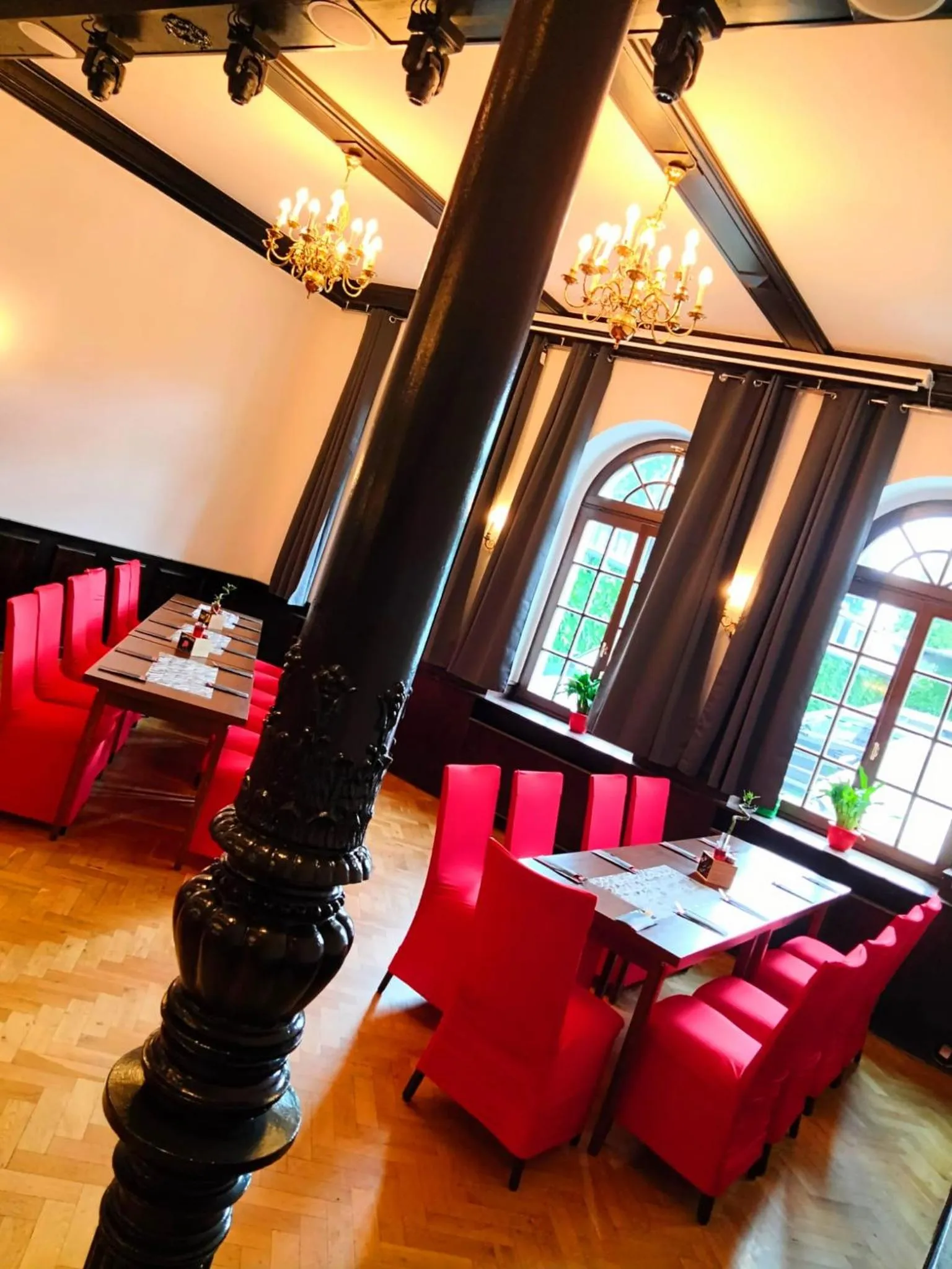 Restaurant/places to eat in MUSTANG INN am Großen Garten