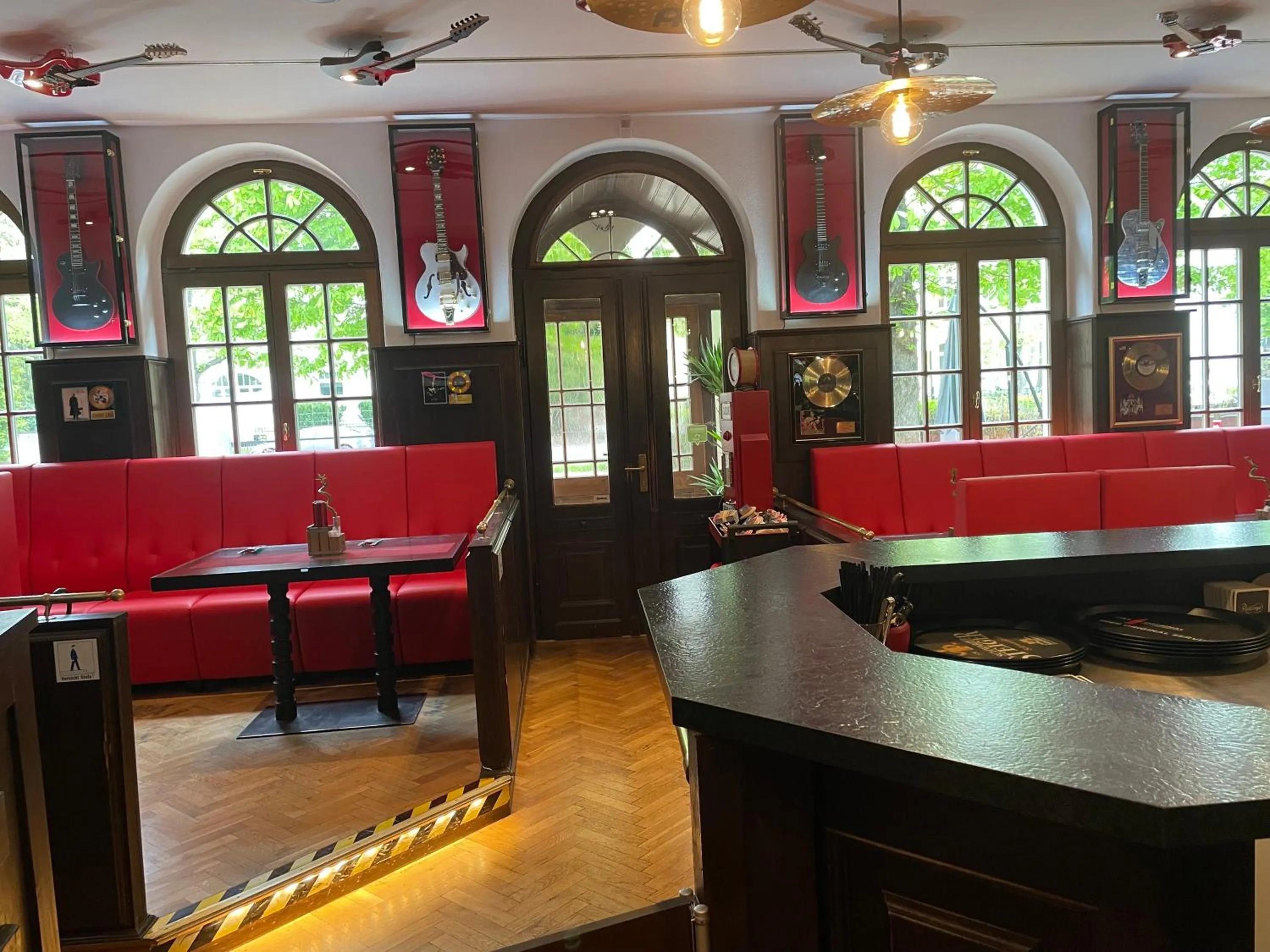 Restaurant/places to eat in MUSTANG INN am Großen Garten