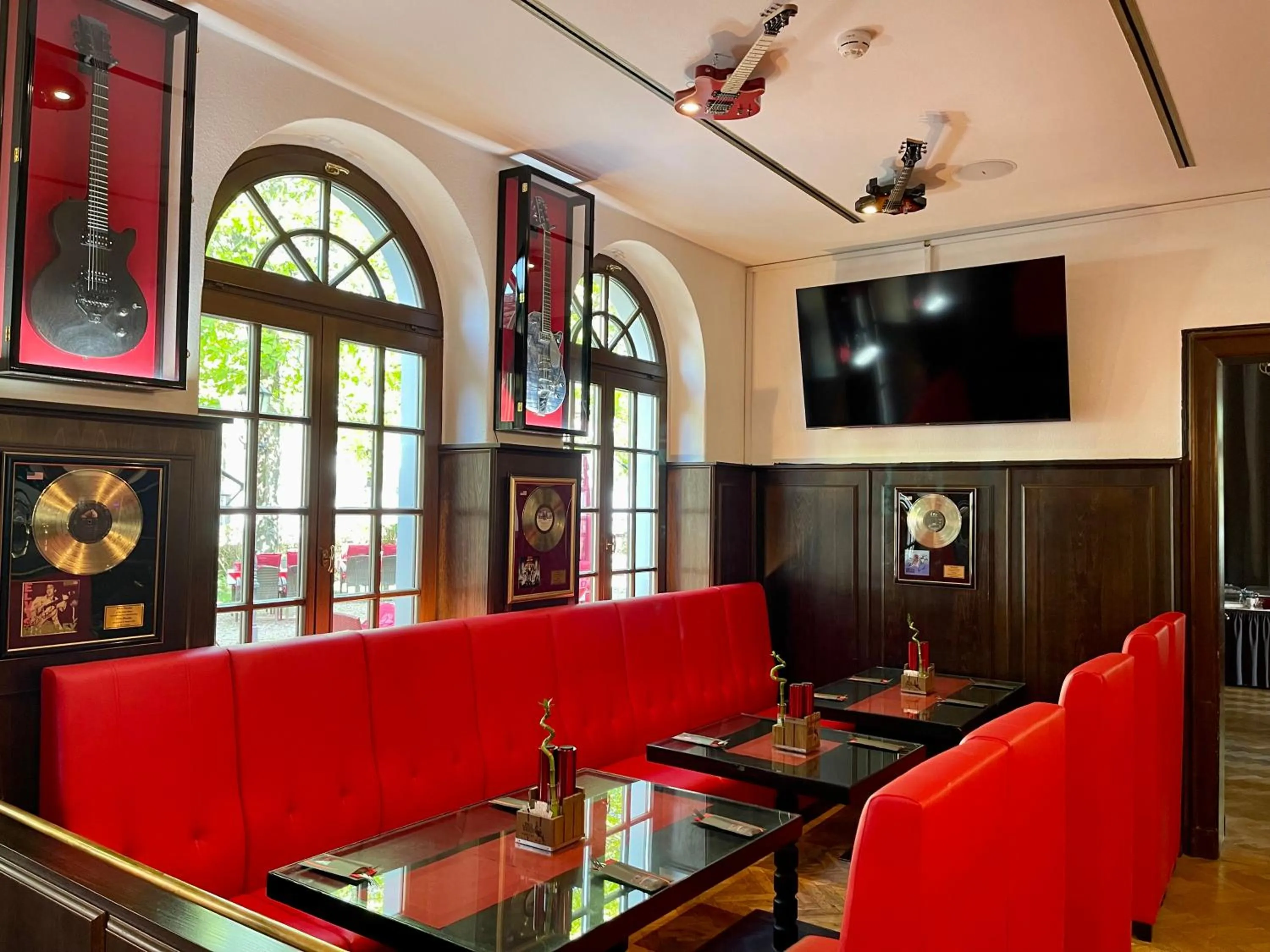 Restaurant/places to eat in MUSTANG INN am Großen Garten