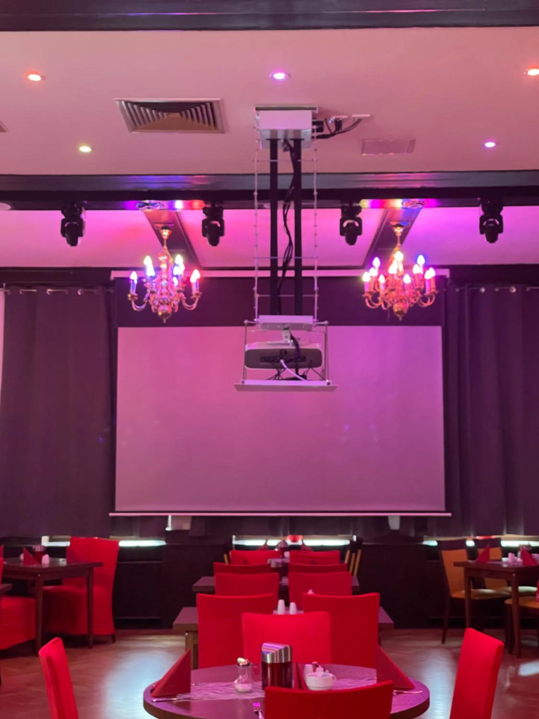 Evening entertainment in MUSTANG INN am Großen Garten