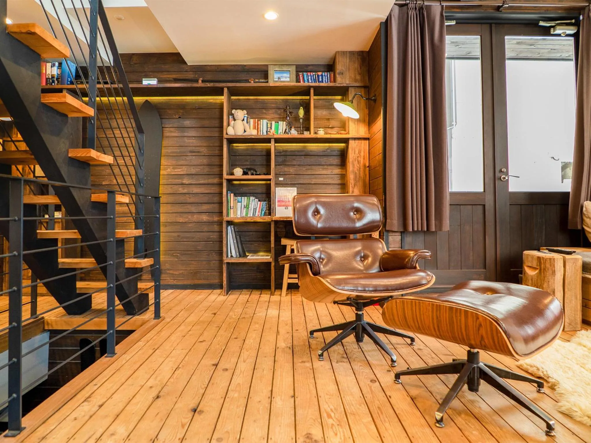 Library in Momiji Lodge