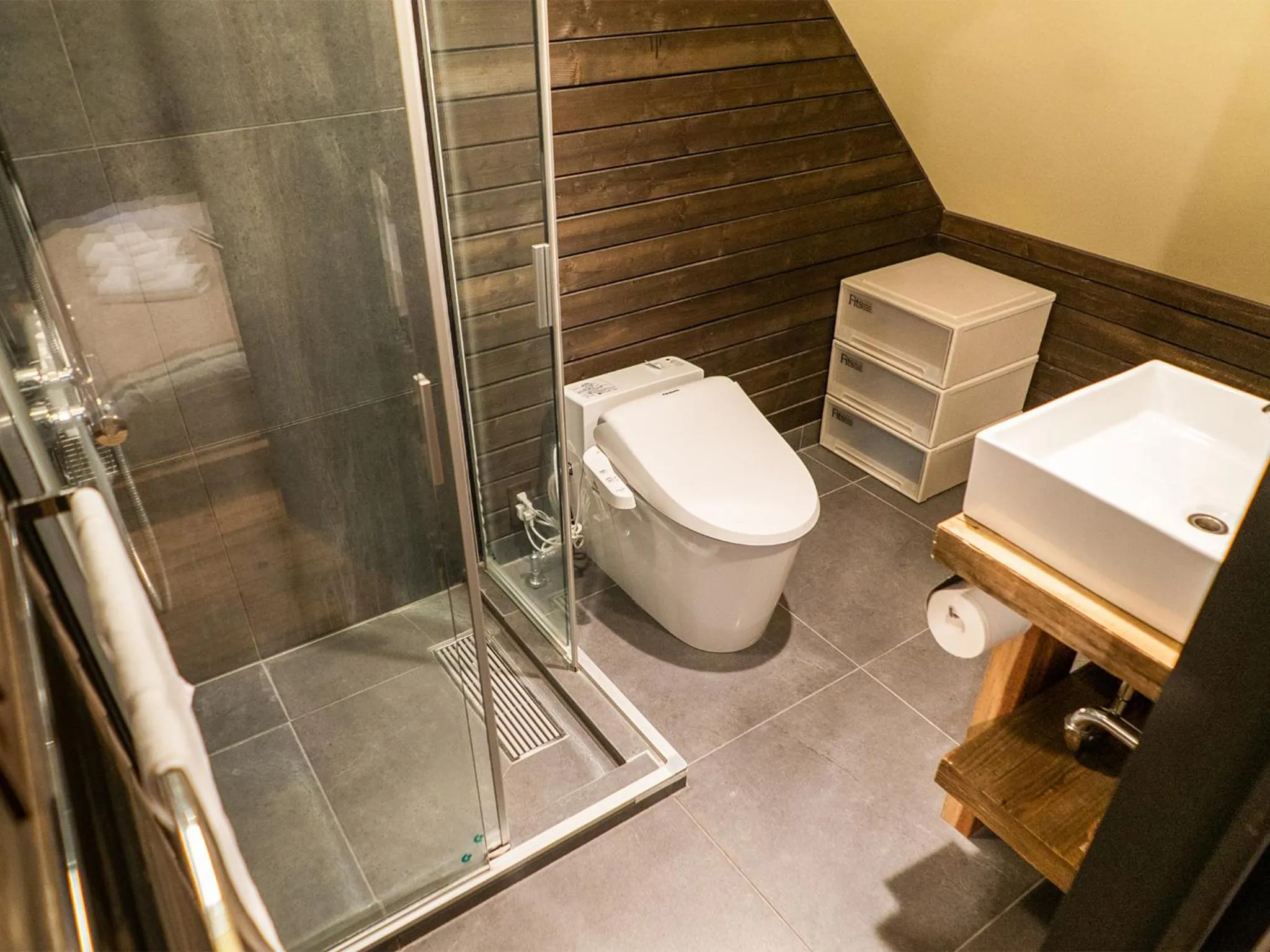 Shower in Momiji Lodge