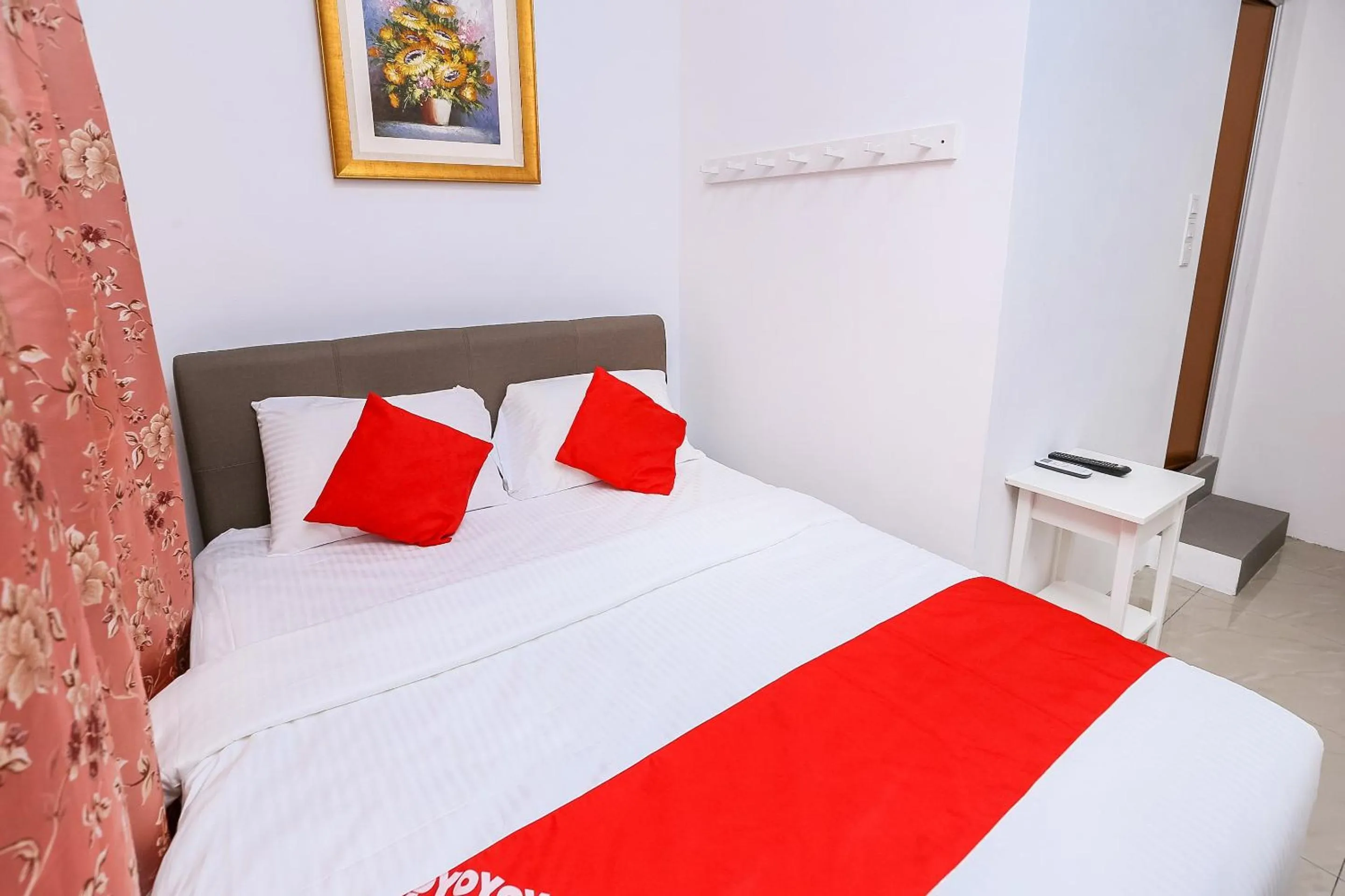 Bedroom, Bed in Hotel O Roselyn Inn