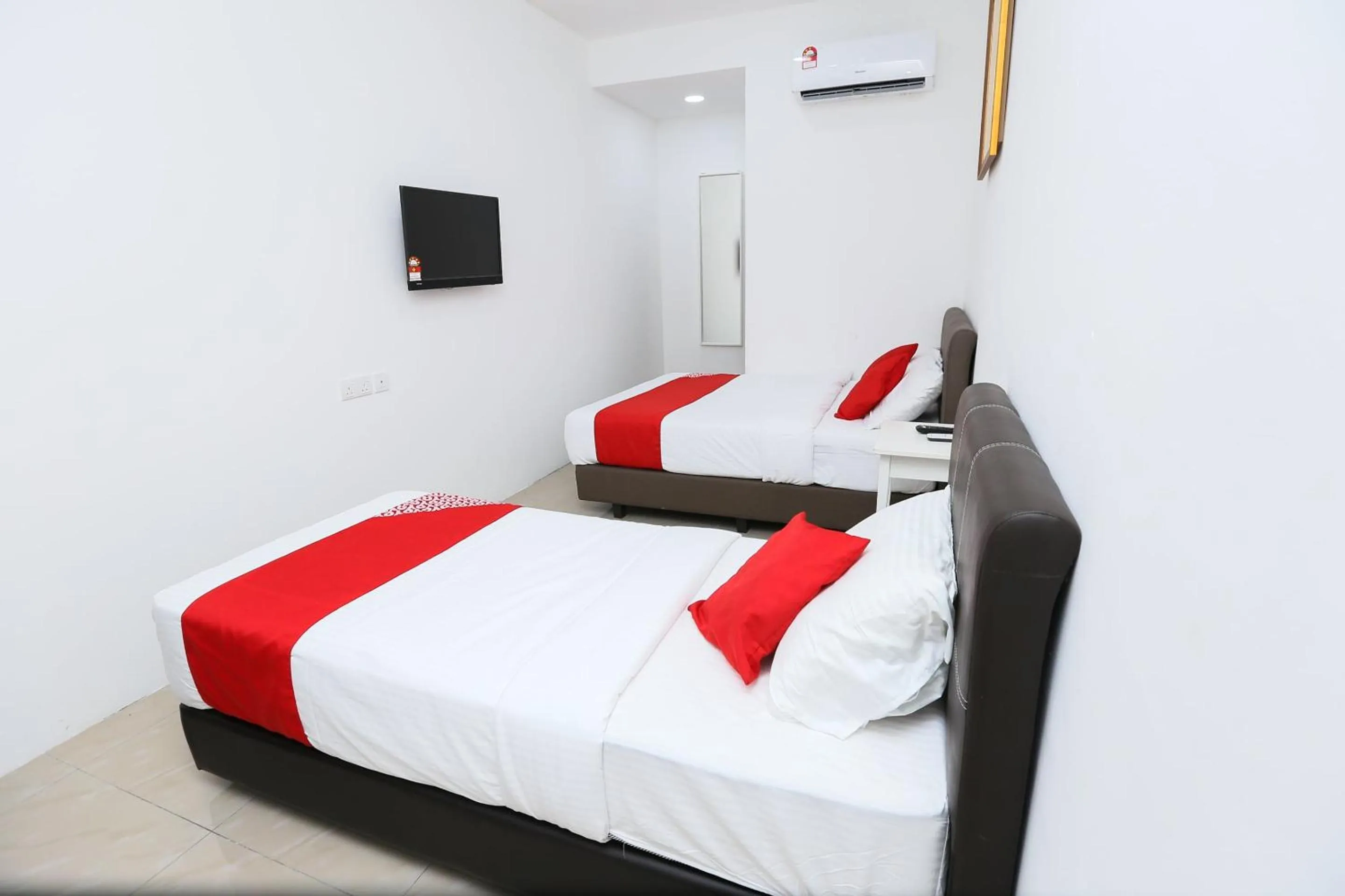 Bedroom, Bed in Hotel O Roselyn Inn