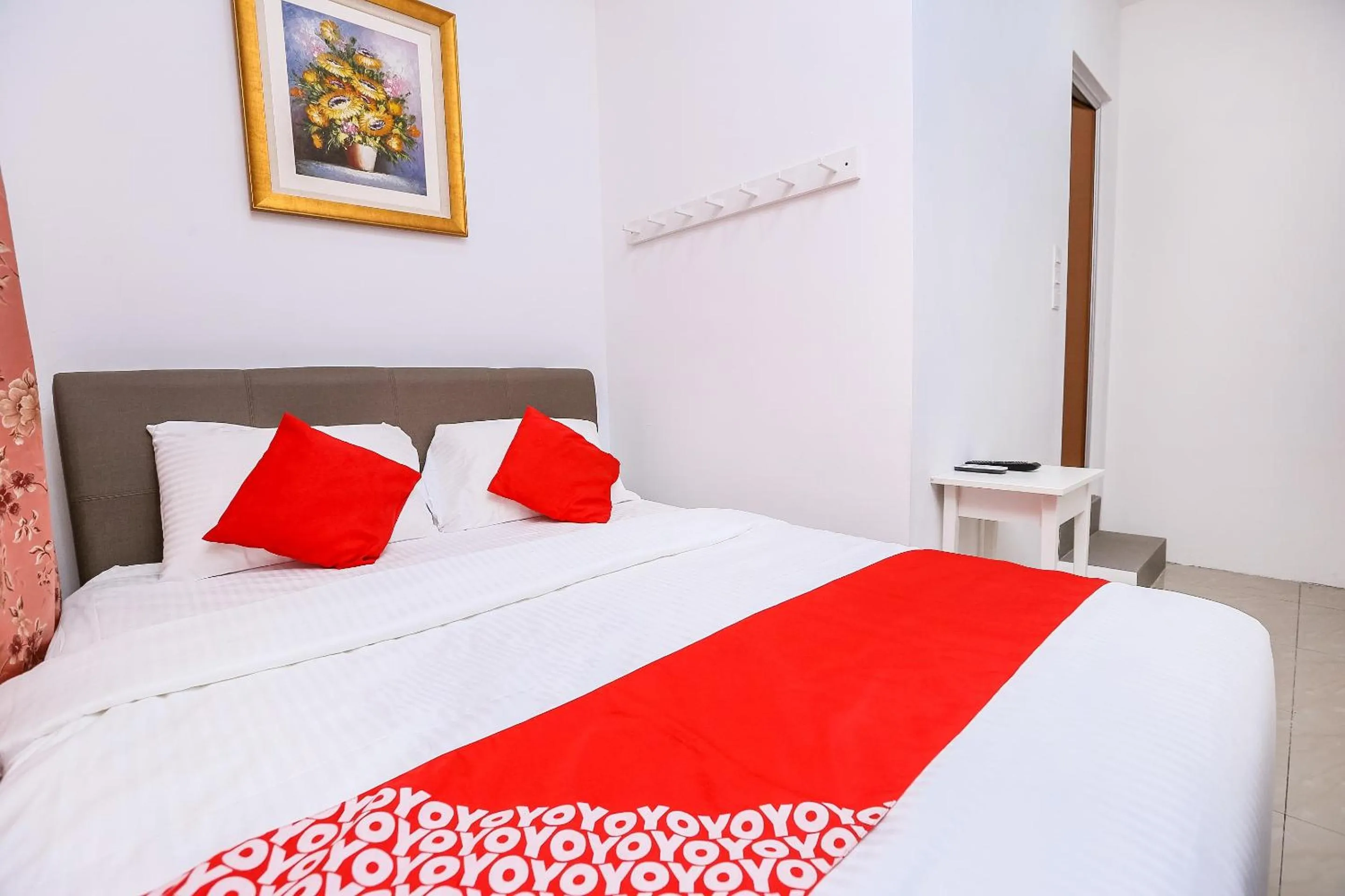 Bedroom, Bed in Hotel O Roselyn Inn