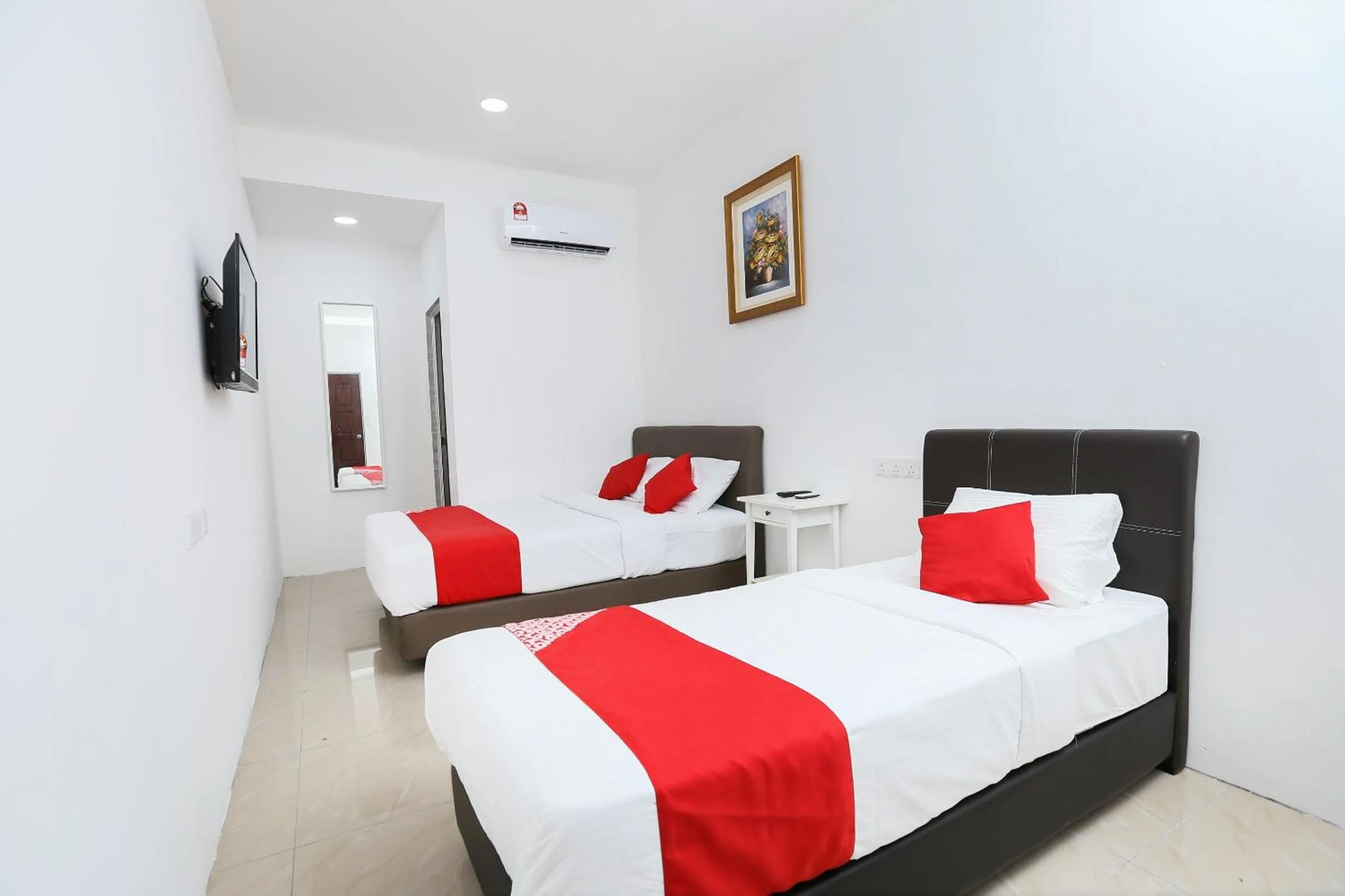 Bedroom, Bed in Hotel O Roselyn Inn