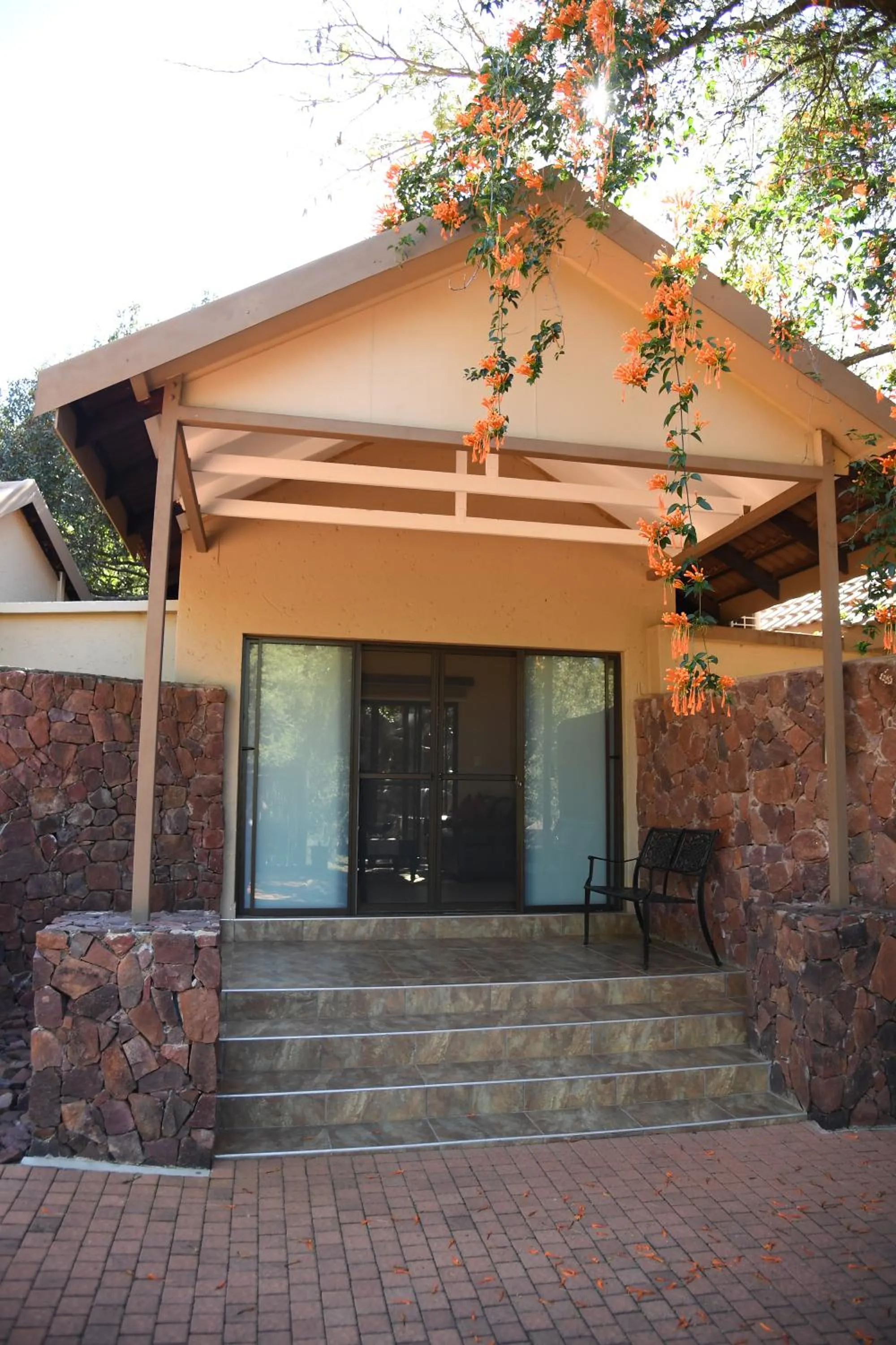 Facade/entrance in ATKV Klein-Kariba