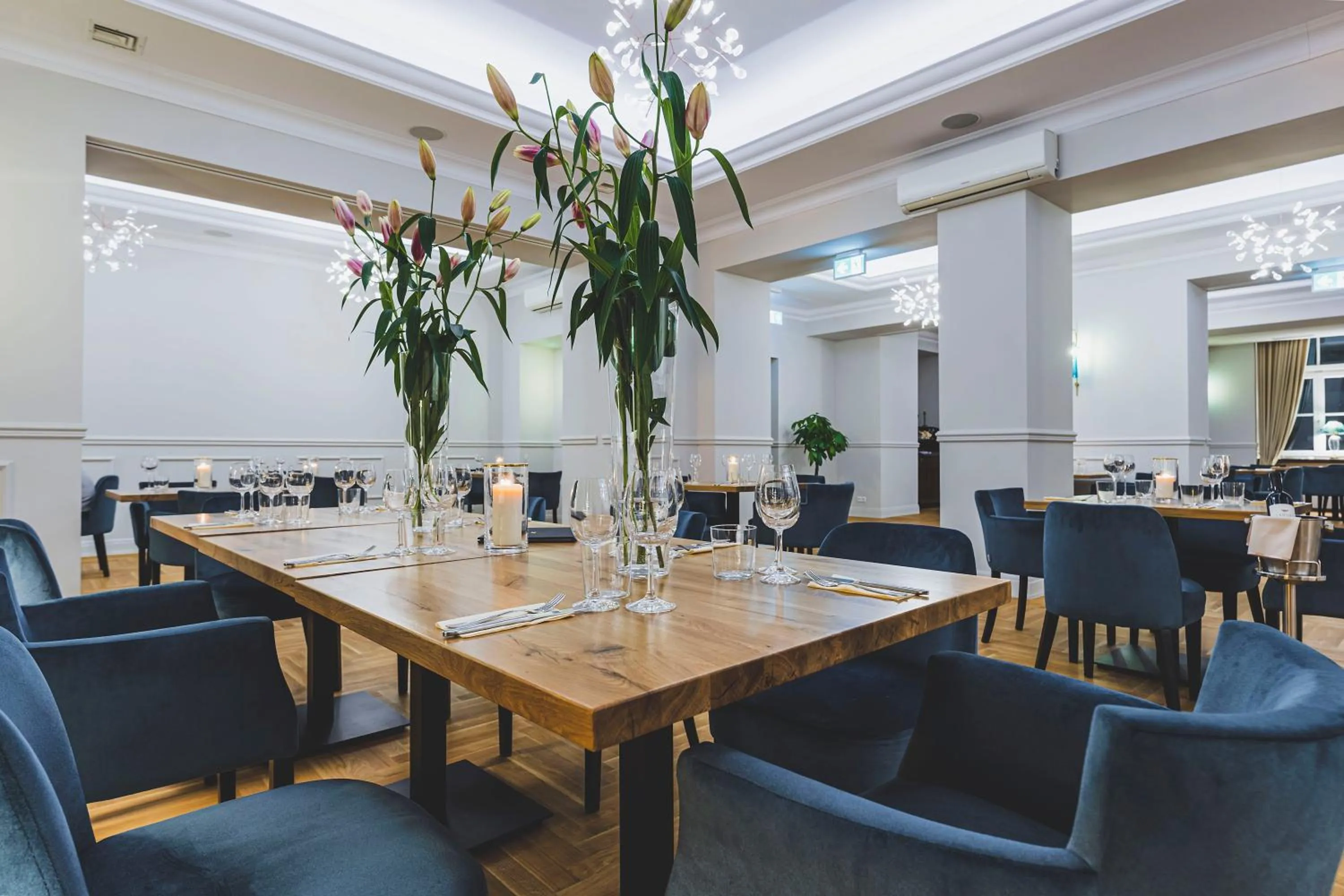 Restaurant/places to eat in Hotel Ilan