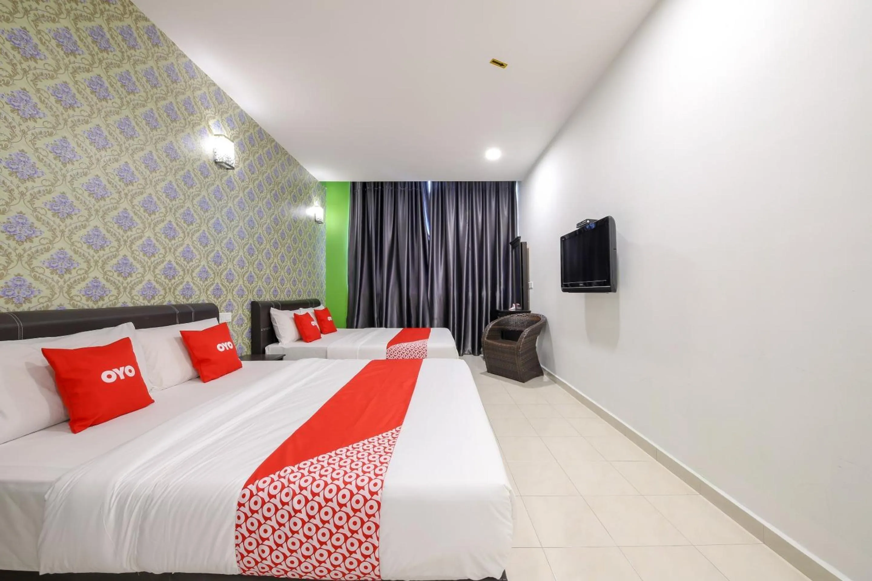 Bedroom, Bed in OYO 89497 Dream Nur Hotel