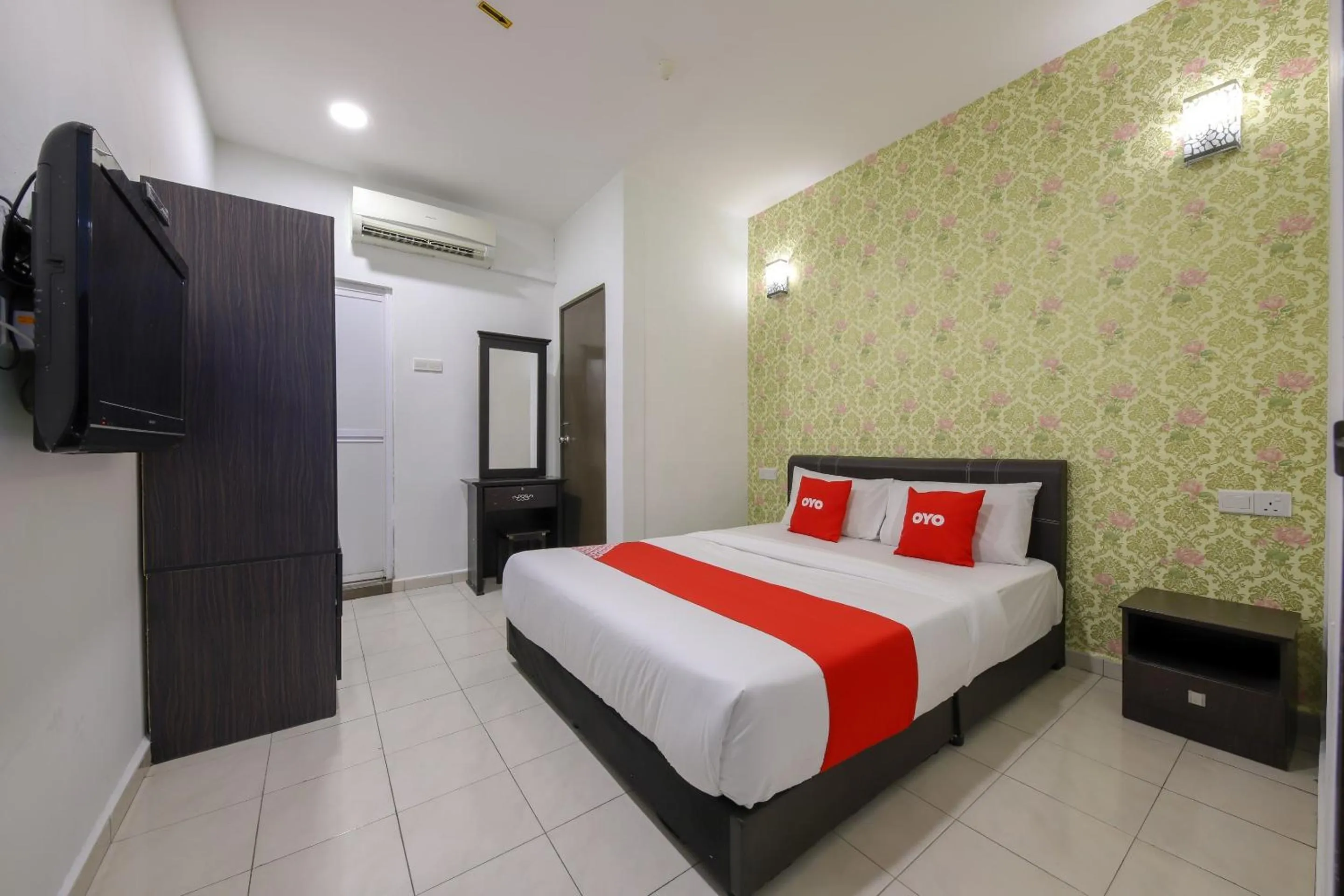 Bedroom, Bed in OYO 89497 Dream Nur Hotel