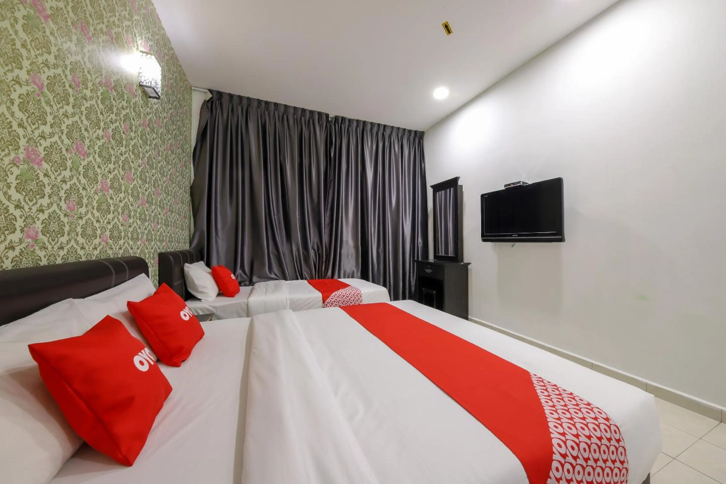 Bedroom, Bed in OYO 89497 Dream Nur Hotel