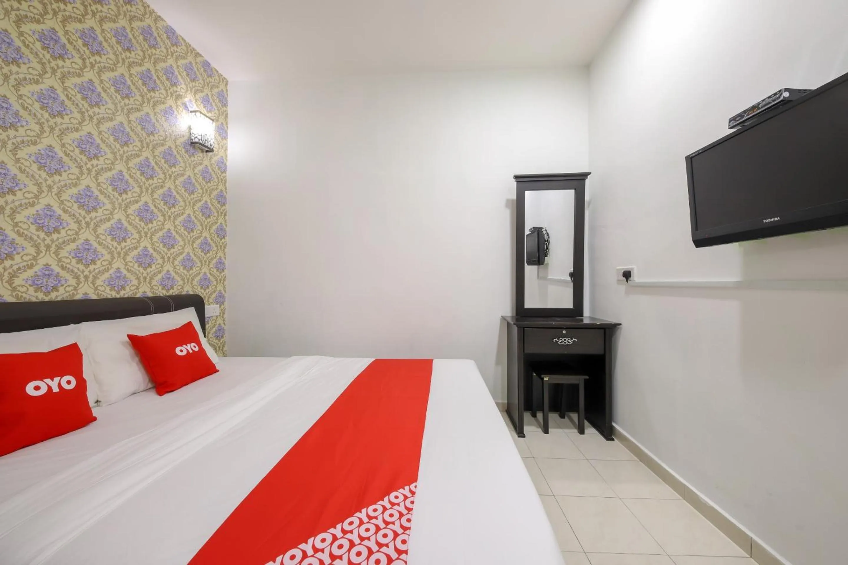 Bedroom, Bed in OYO 89497 Dream Nur Hotel