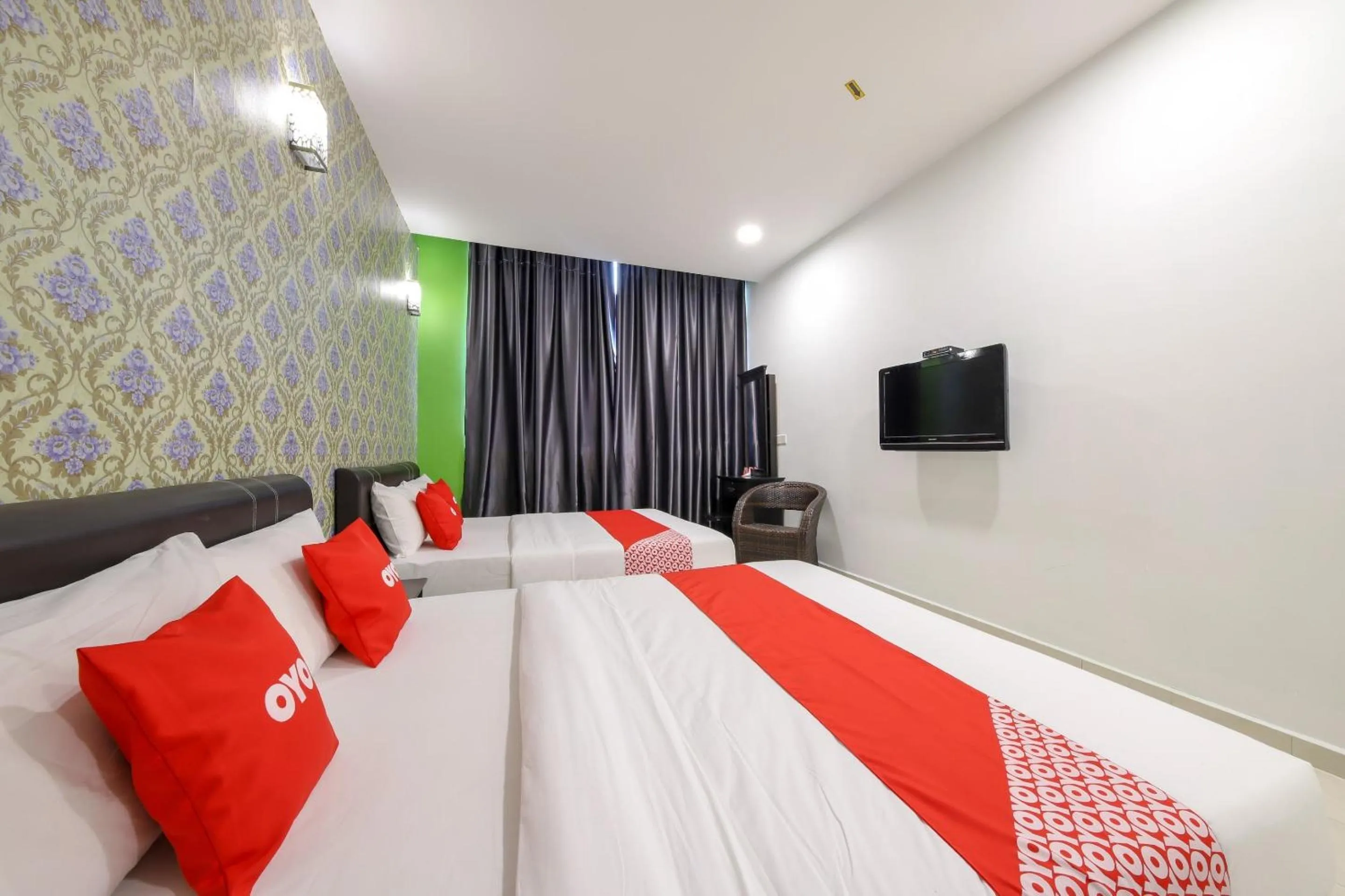 Bedroom, Bed in OYO 89497 Dream Nur Hotel