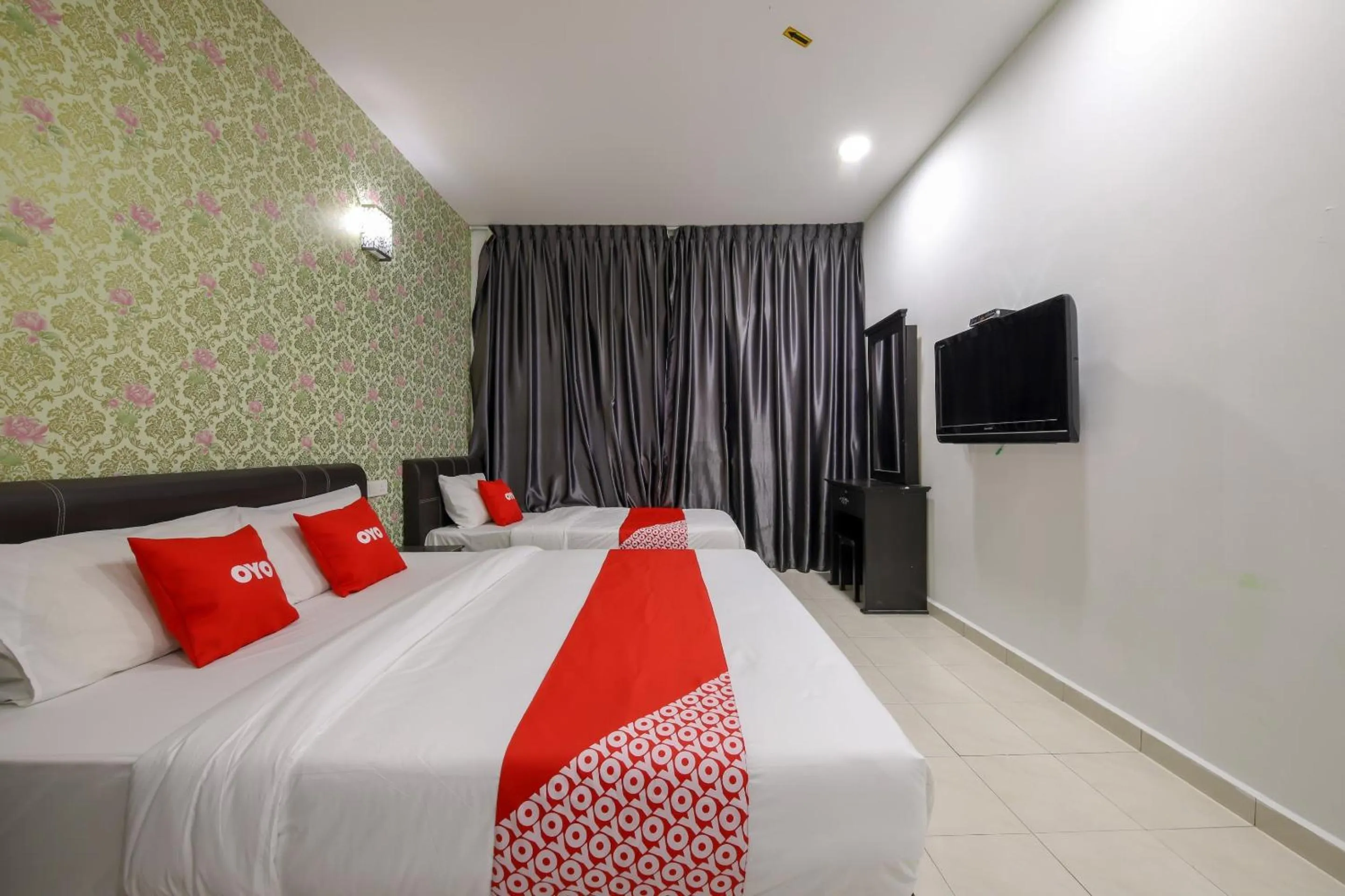 Bedroom, Bed in OYO 89497 Dream Nur Hotel