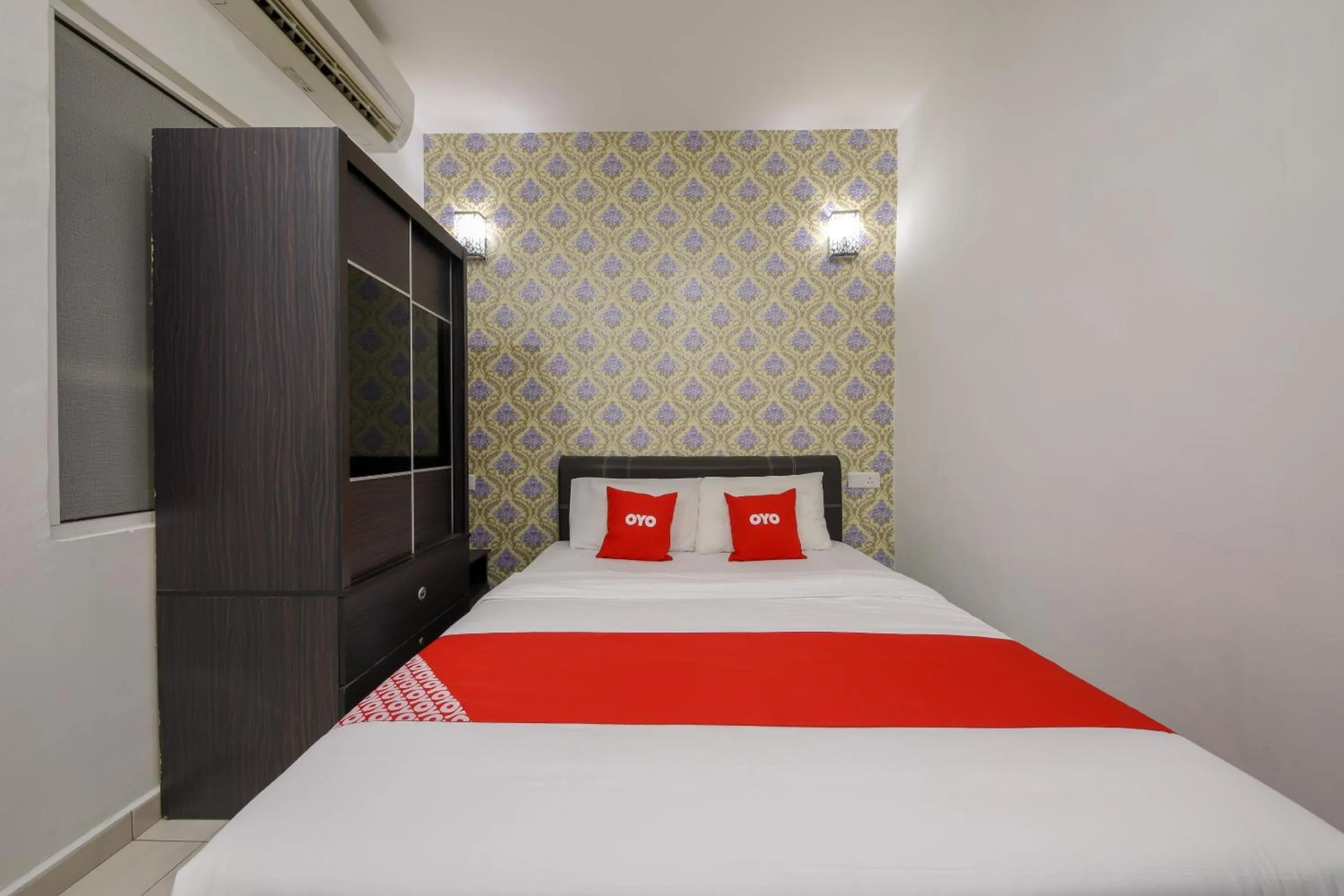 Bedroom, Bed in OYO 89497 Dream Nur Hotel