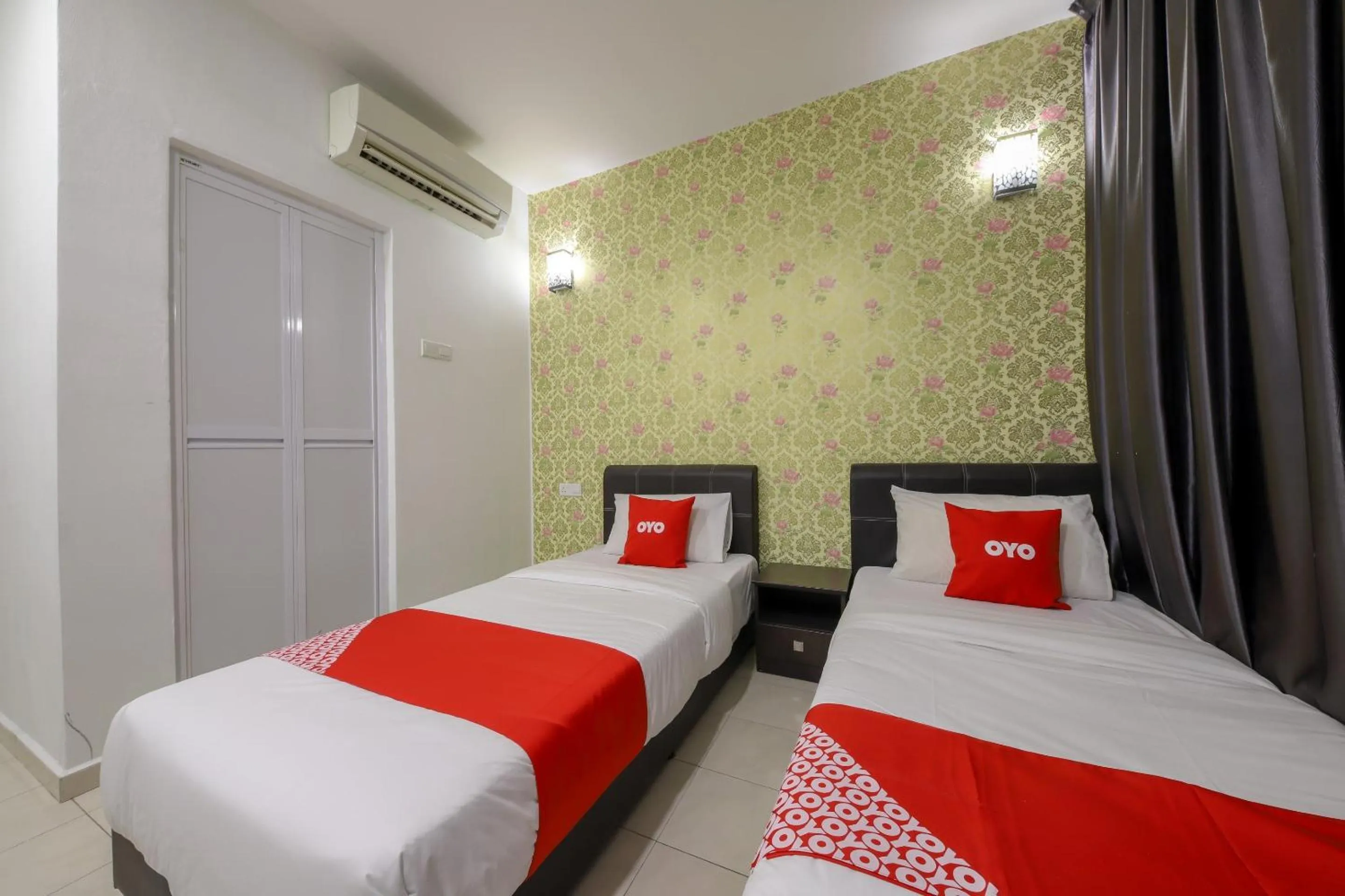 Bedroom, Bed in OYO 89497 Dream Nur Hotel