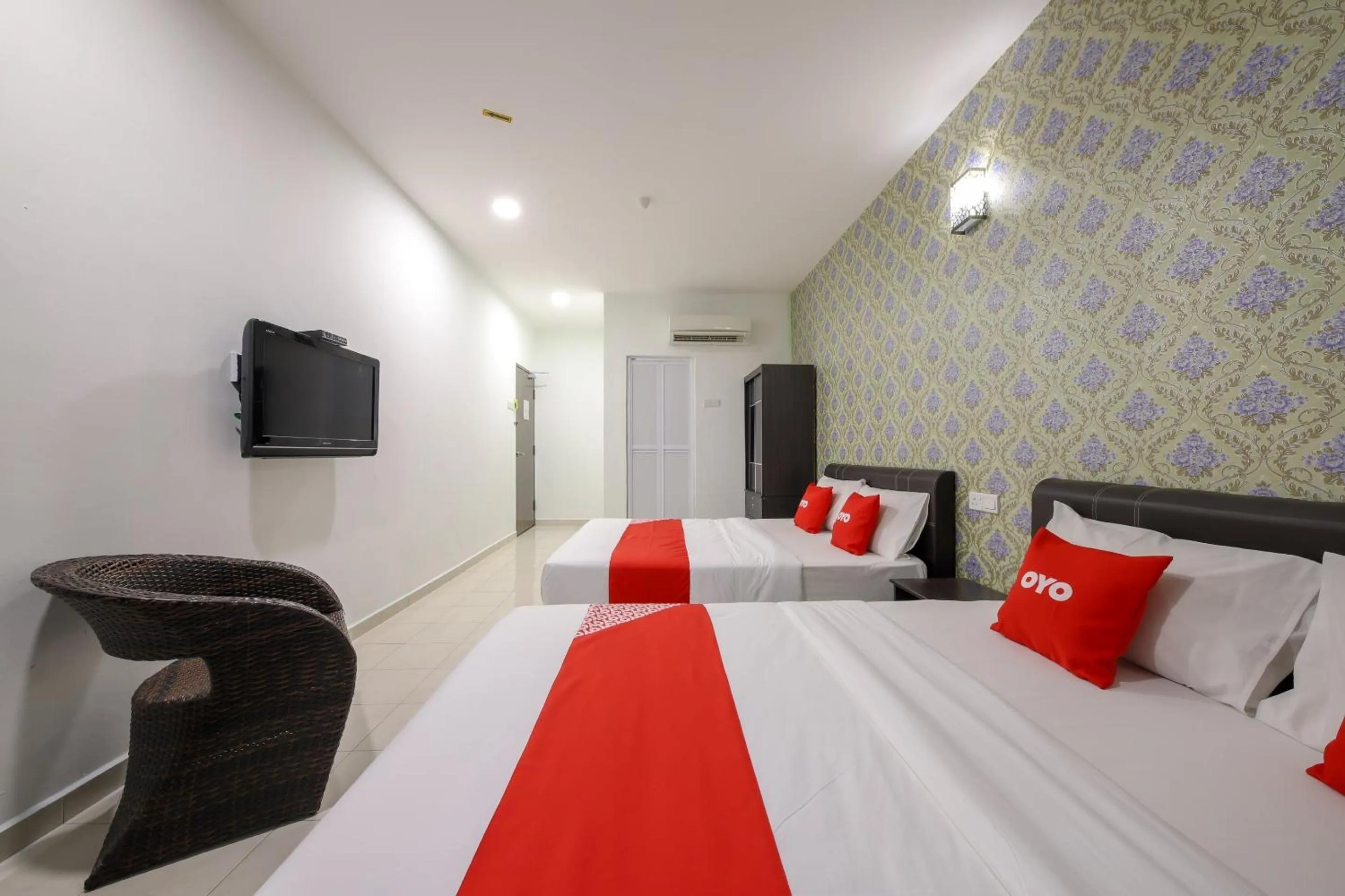 Bedroom, Bed in OYO 89497 Dream Nur Hotel