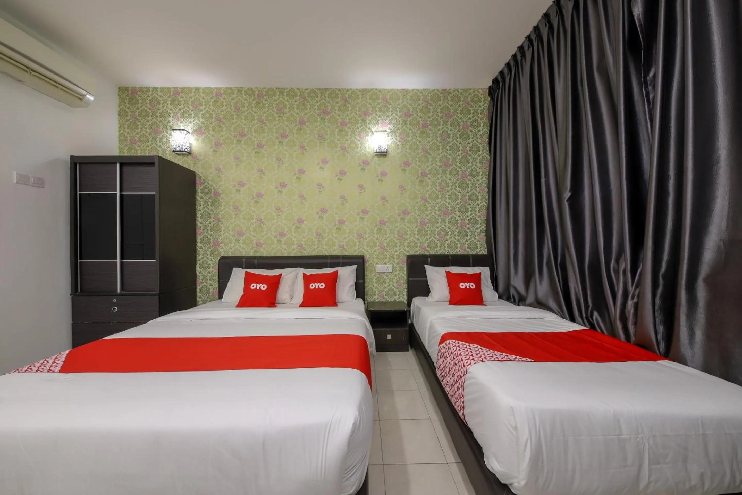 Bedroom, Bed in OYO 89497 Dream Nur Hotel