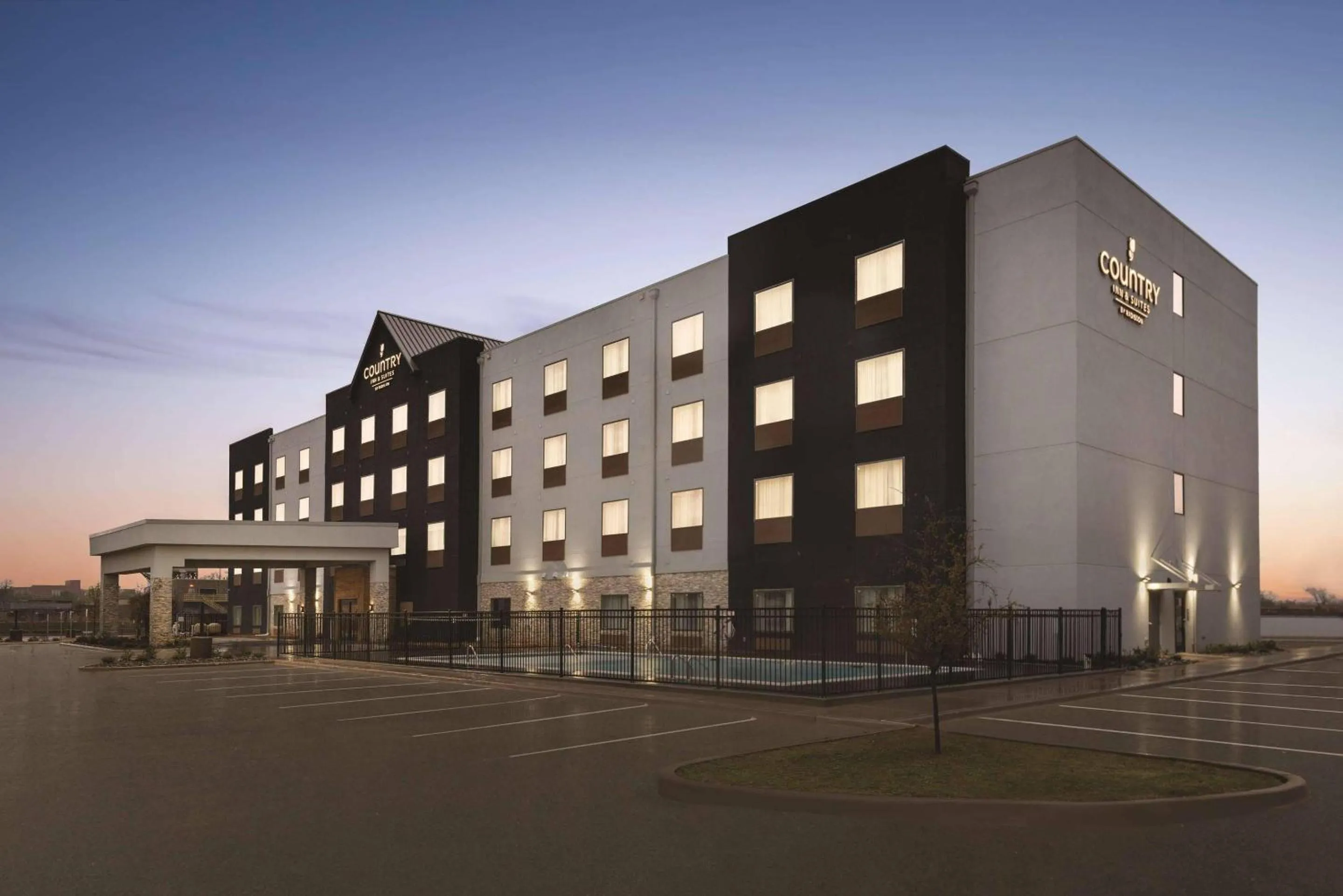 Property building in Country Inn & Suites by Radisson, Oklahoma City - Bricktown, OK