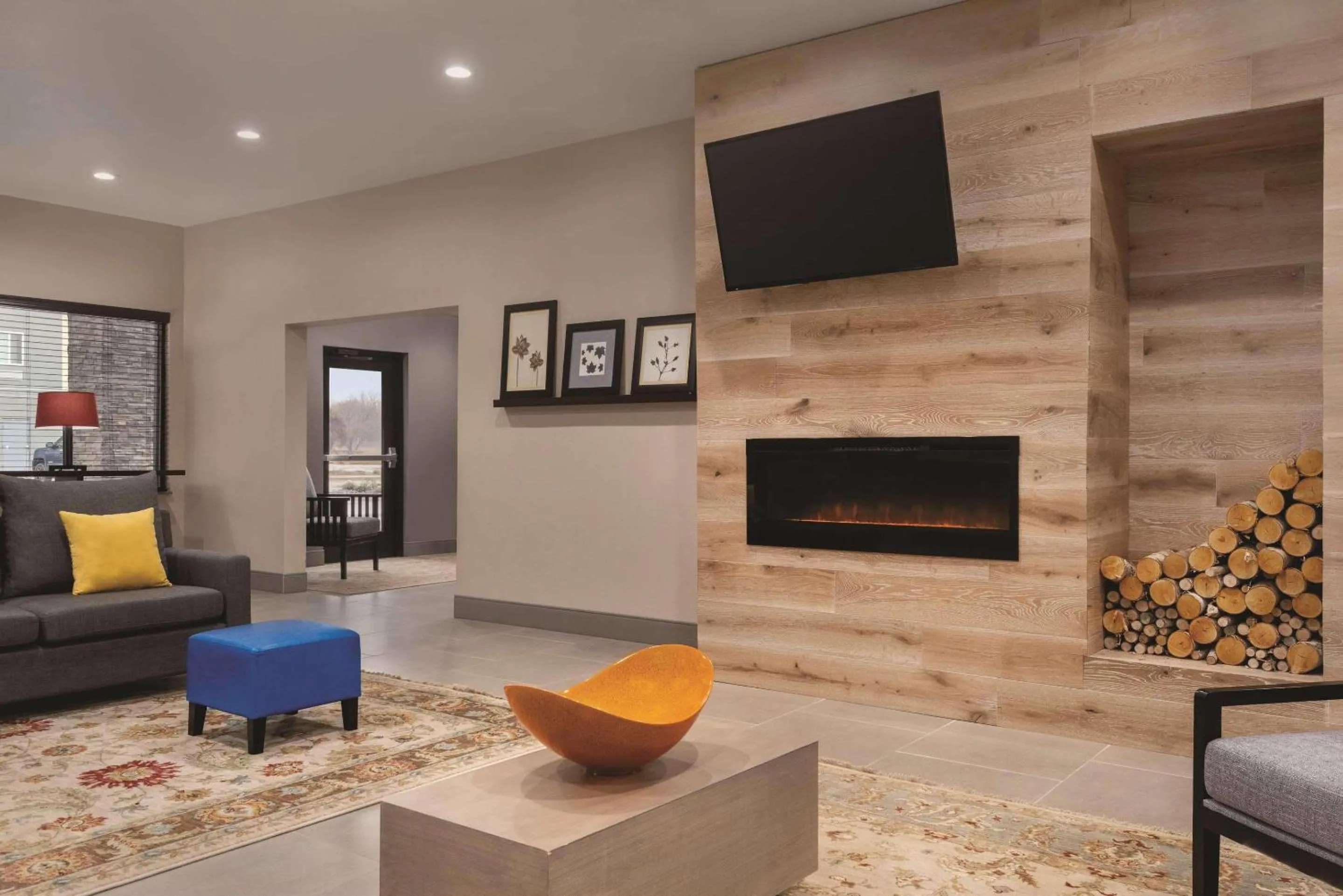 Lobby or reception in Country Inn & Suites by Radisson, Oklahoma City - Bricktown, OK