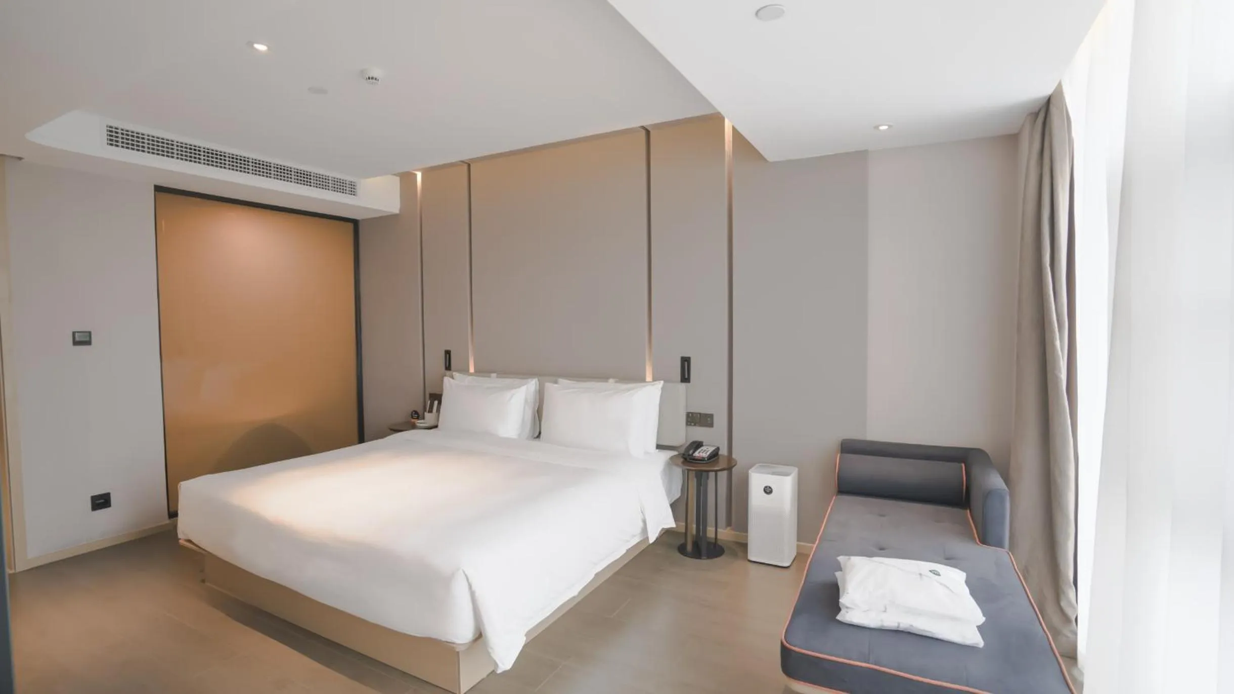 Bed in Atour Hotel Huzhou Dongwu