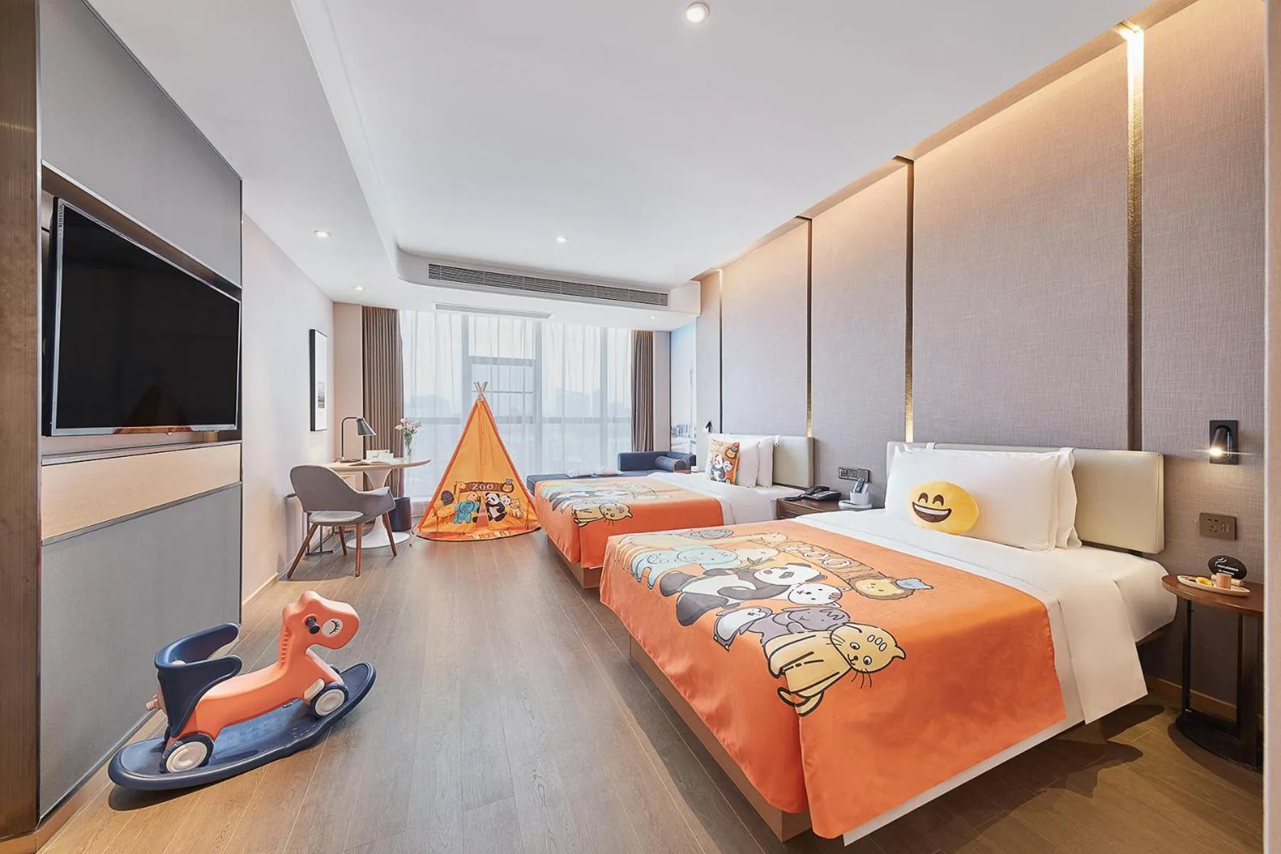 Photo of the whole room, Bed in Atour Hotel Shunde Midea Yueran Plaza Foshan