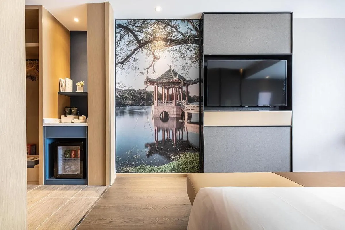 TV and multimedia, Bed in Atour Hotel Shunde Midea Yueran Plaza Foshan
