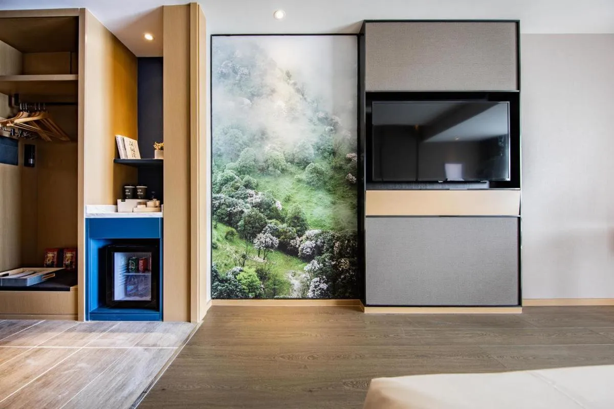 TV and multimedia in Atour Hotel Shunde Midea Yueran Plaza Foshan