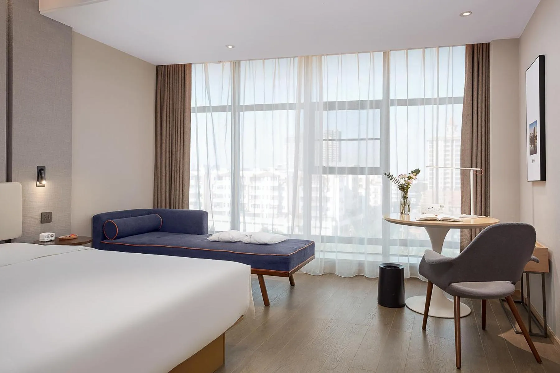 Photo of the whole room, Bed in Atour Hotel Shunde Midea Yueran Plaza Foshan
