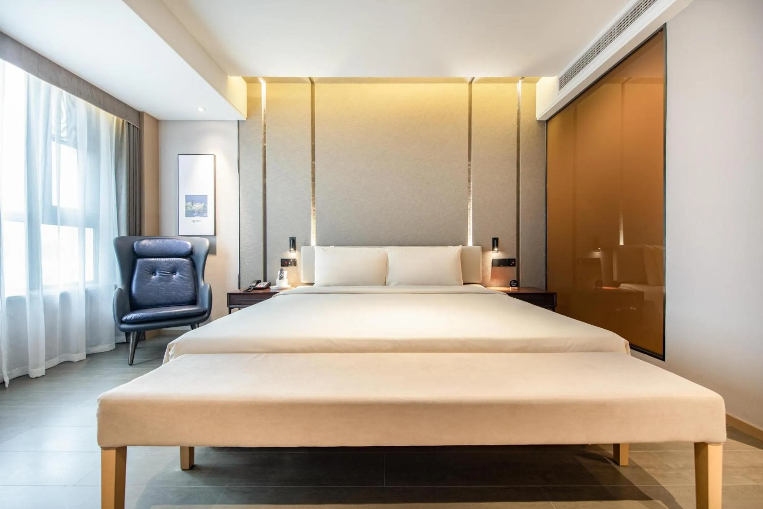 Seating area, Bed in Atour Hotel Chengdu Wenshufang