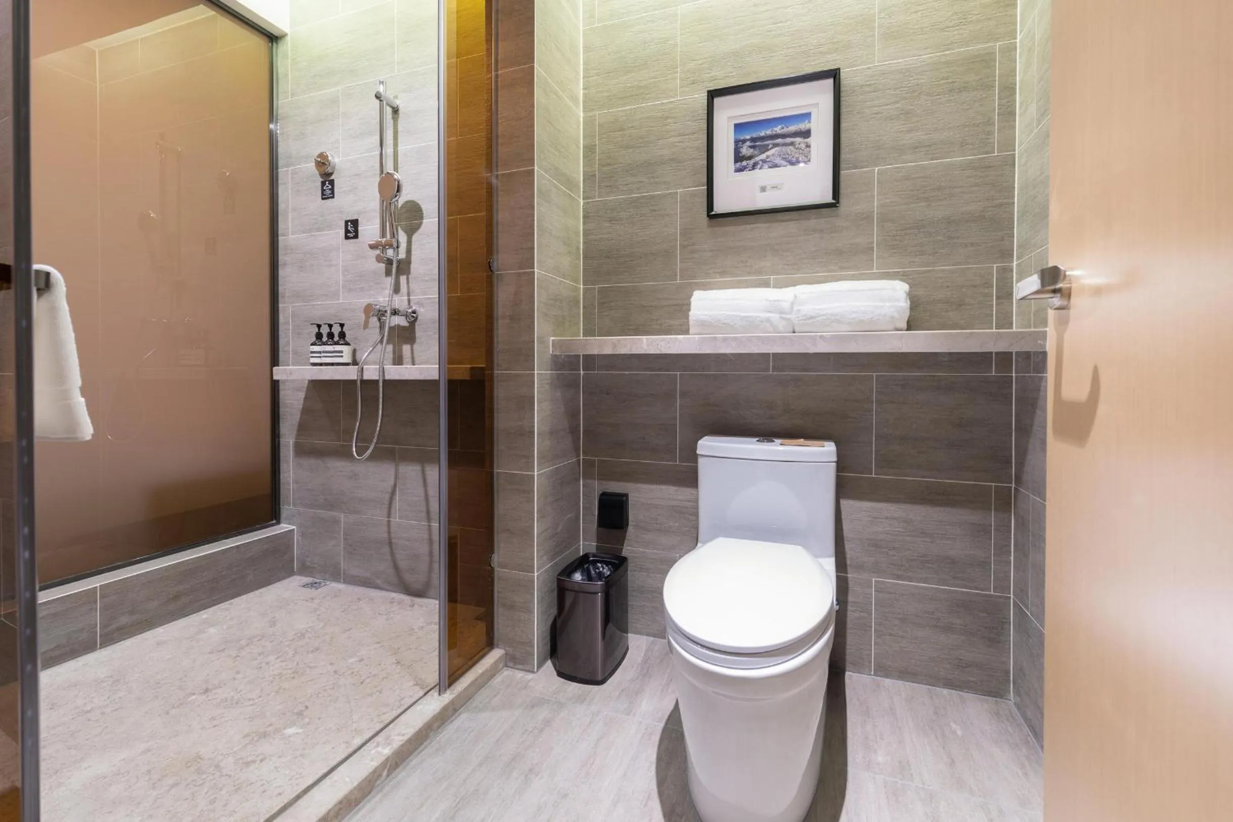 Shower in Atour Hotel Chengdu Wenshufang