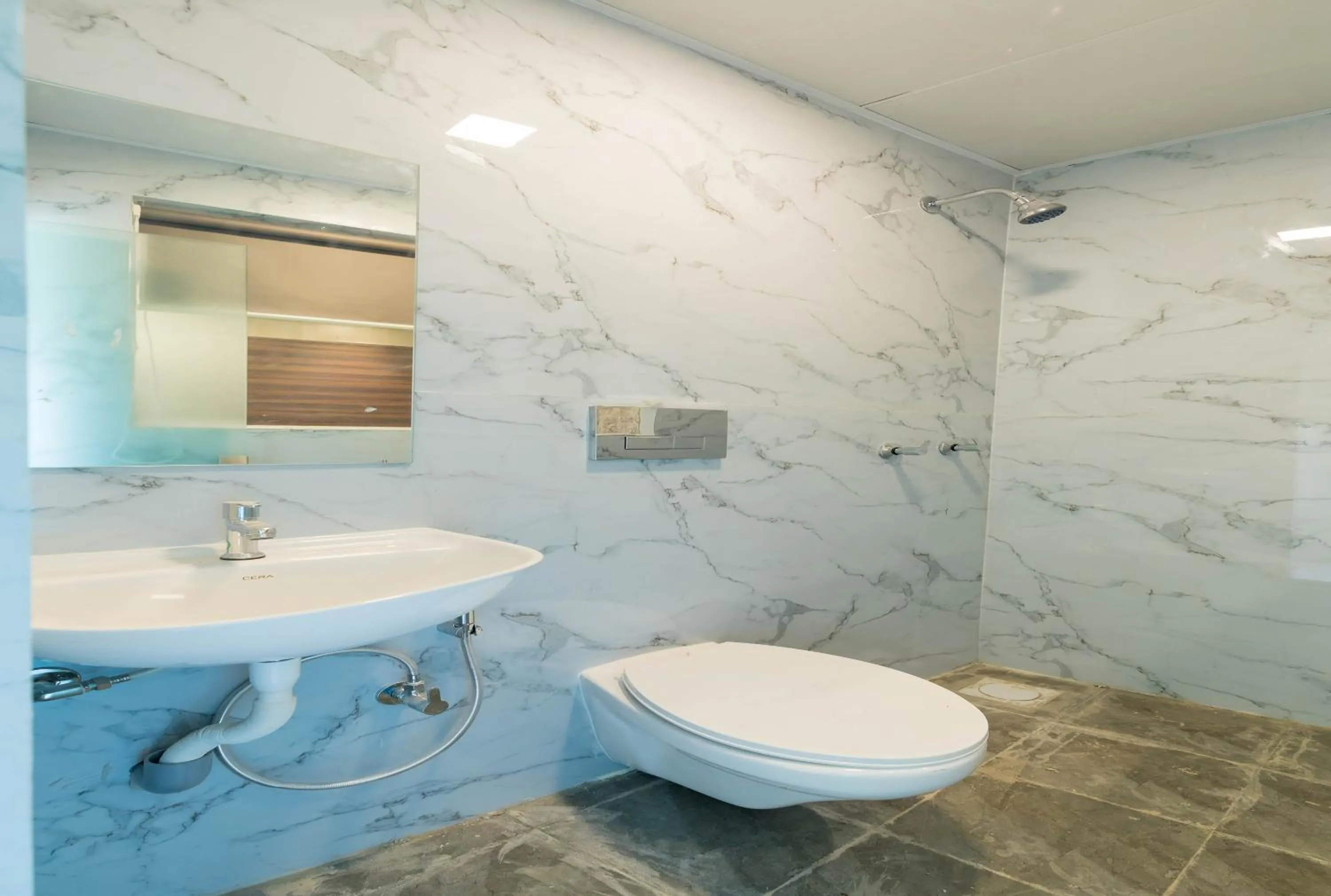 Bathroom in Hotel New Sky Palace Residency- Near International Airport Andheri East