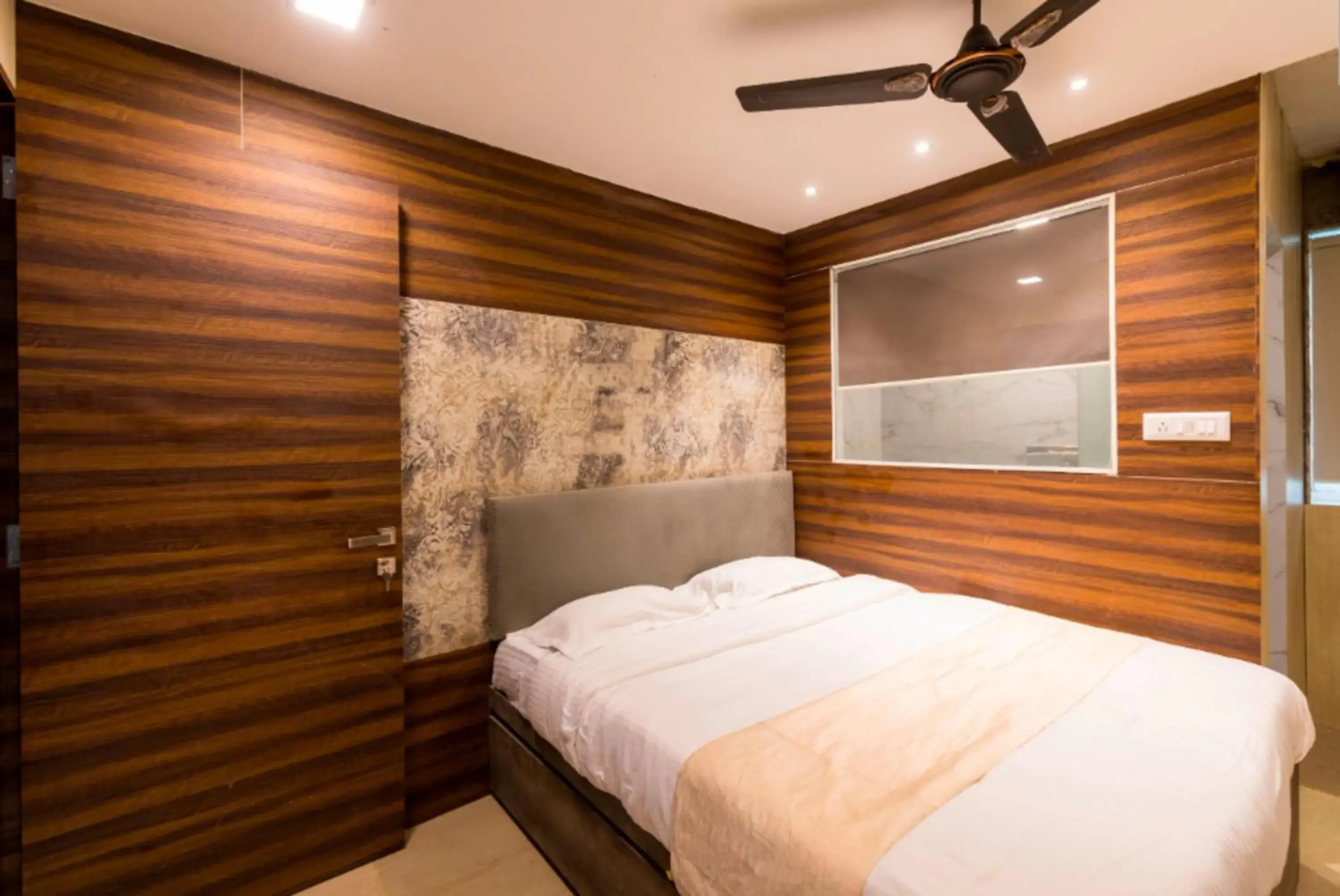 Superior Double Room in Hotel New Sky Palace Residency- Near International Airport Andheri East Superior Double Room in Hotel New Sky Palace Residency- Near International Airport Andheri East