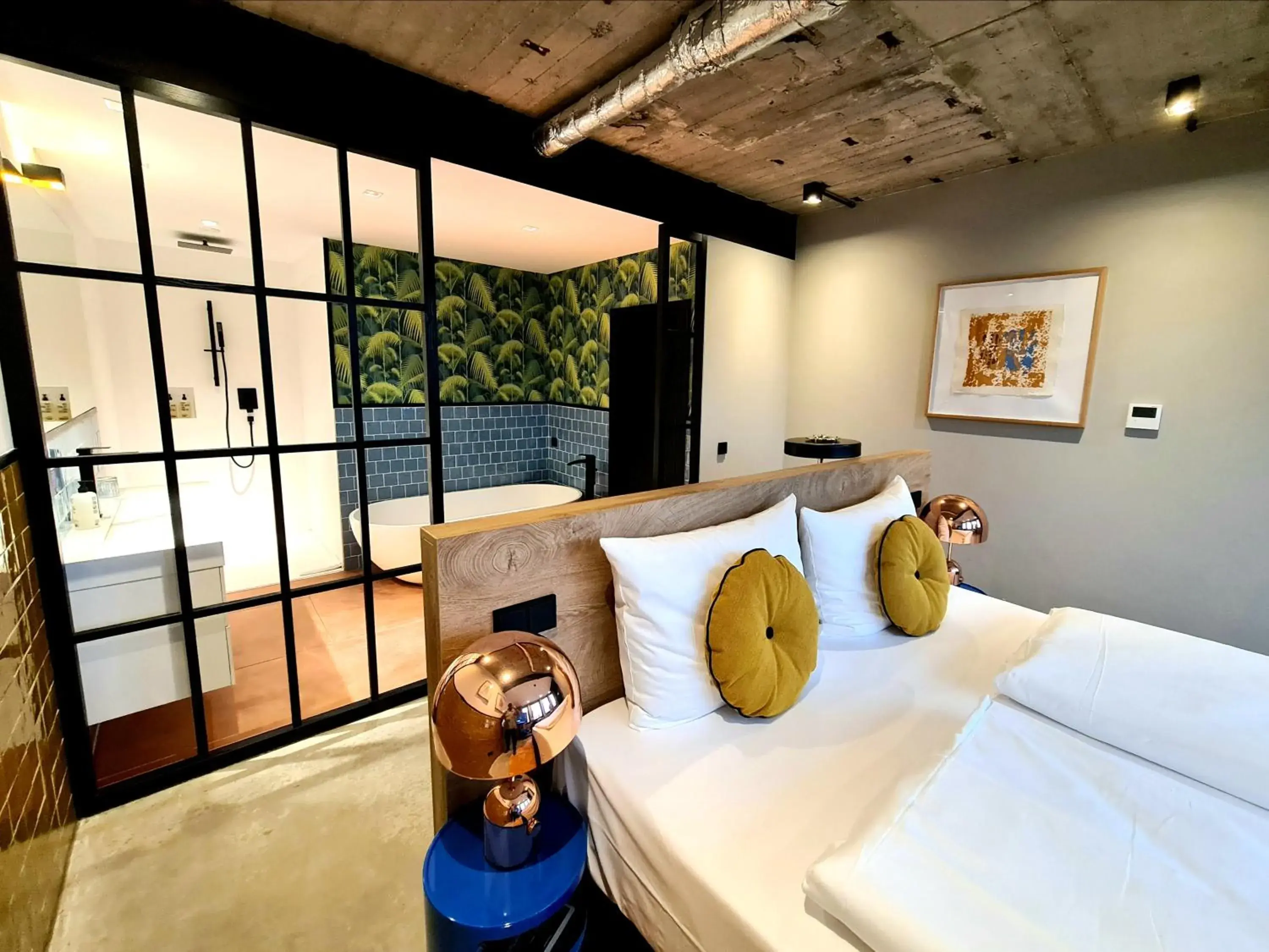 Deluxe Double Room in KONCEPT HOTEL International Deluxe Double Room in KONCEPT HOTEL International