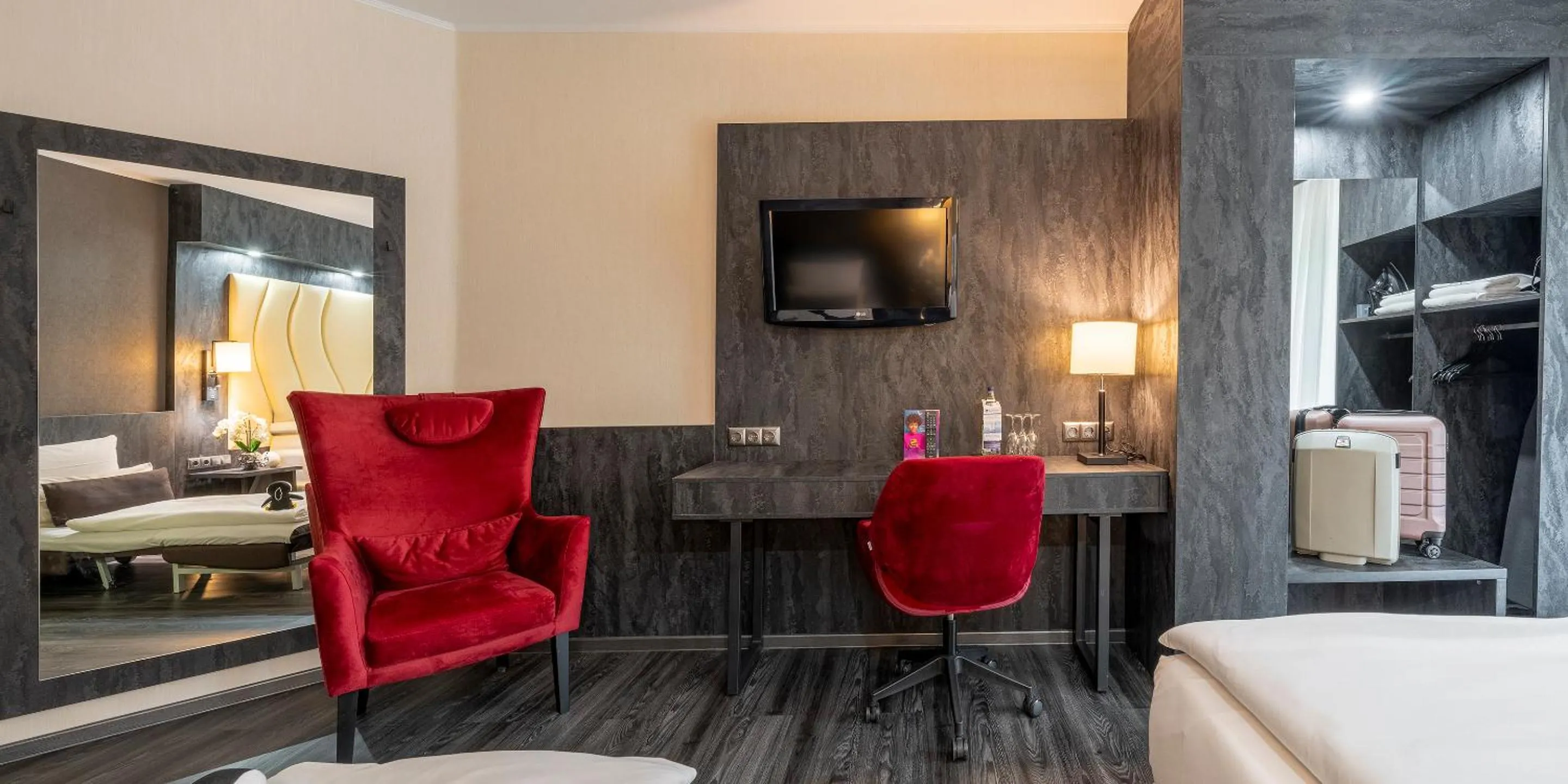 TV and multimedia, Bed in Best Western Hotel Schmoeker-Hof